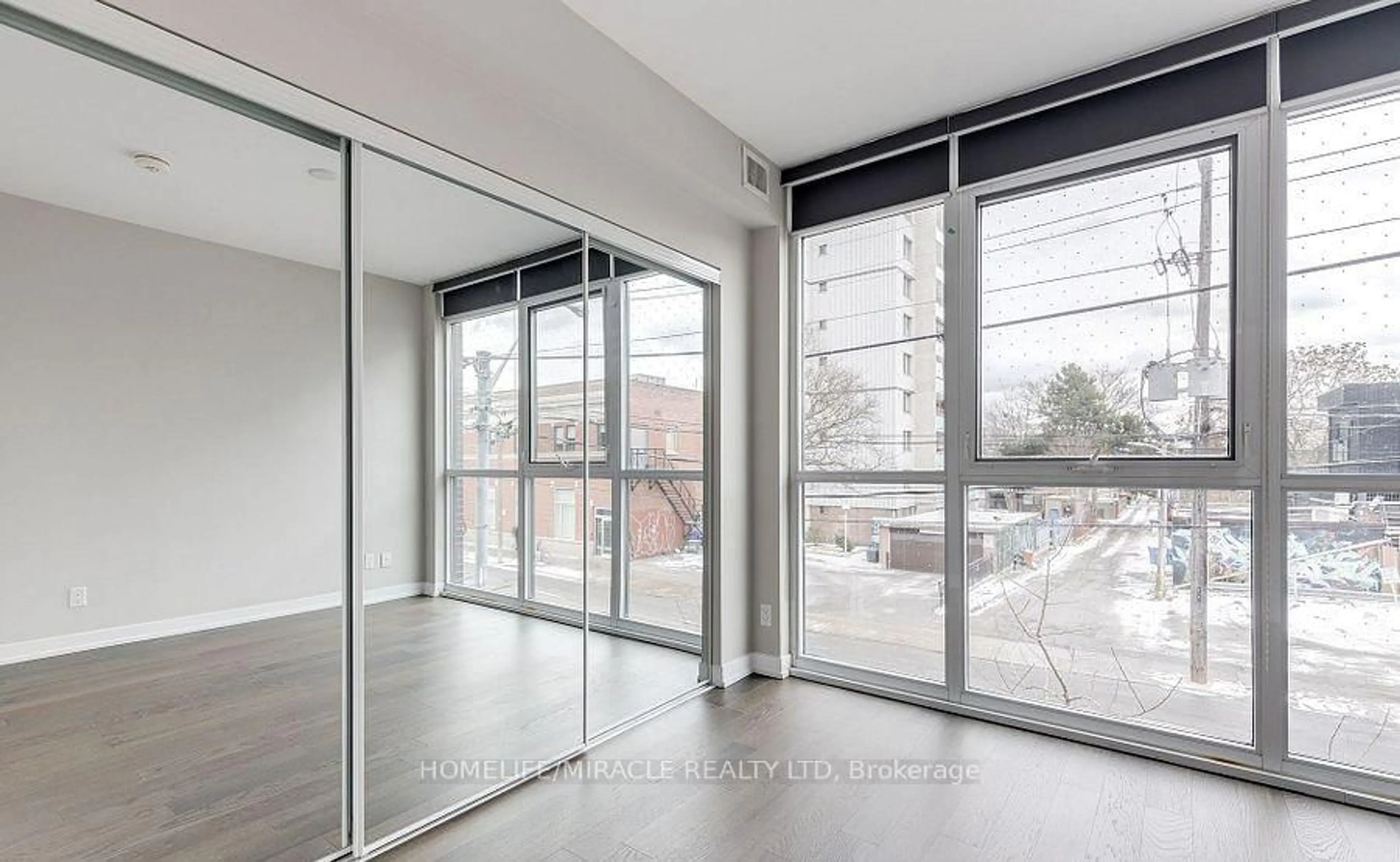 Indoor foyer for 38 Howard Park Ave #Unit 155 A6, Toronto Ontario M6R 0A7