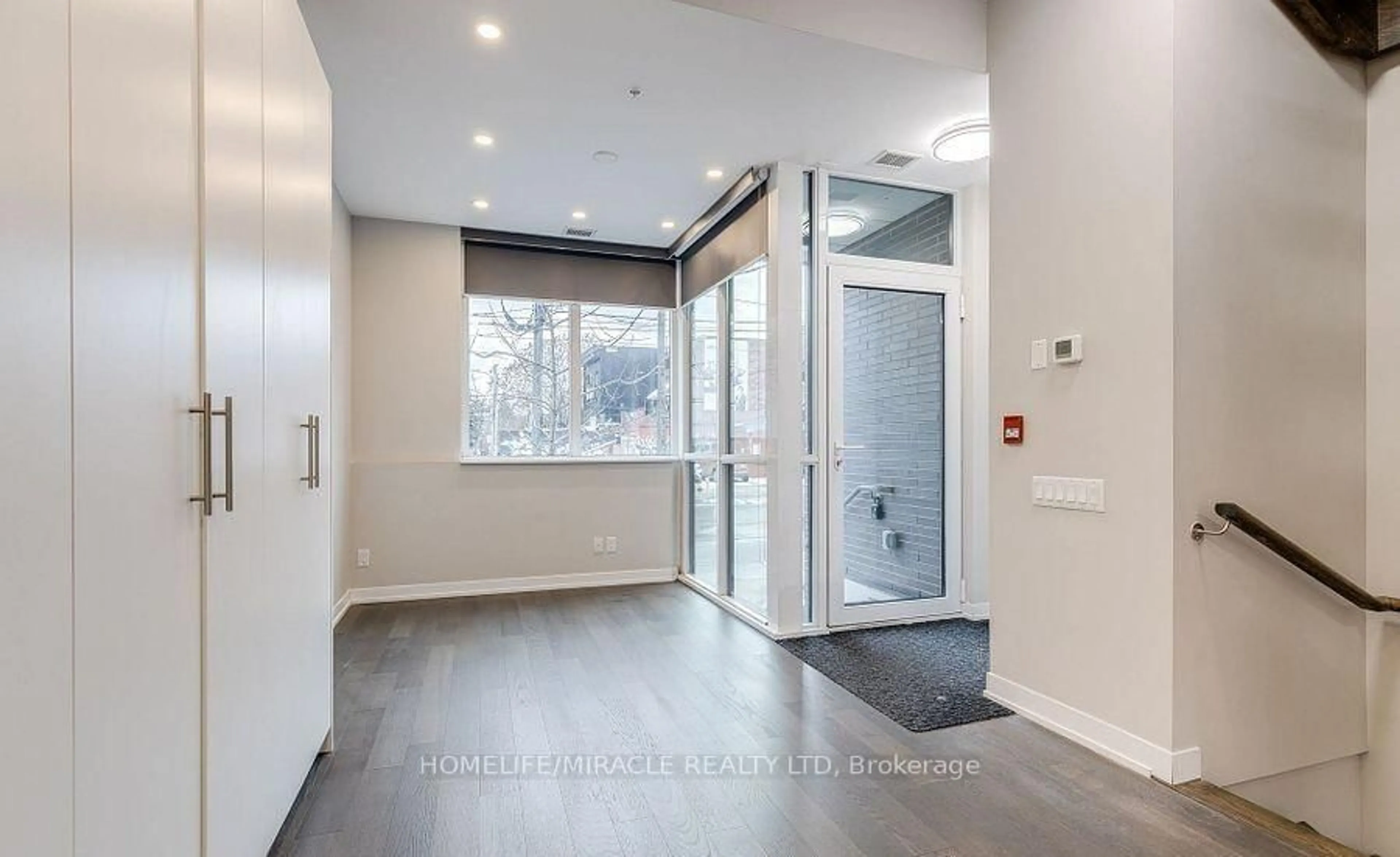 Indoor foyer for 38 Howard Park Ave #Unit 155 A6, Toronto Ontario M6R 0A7