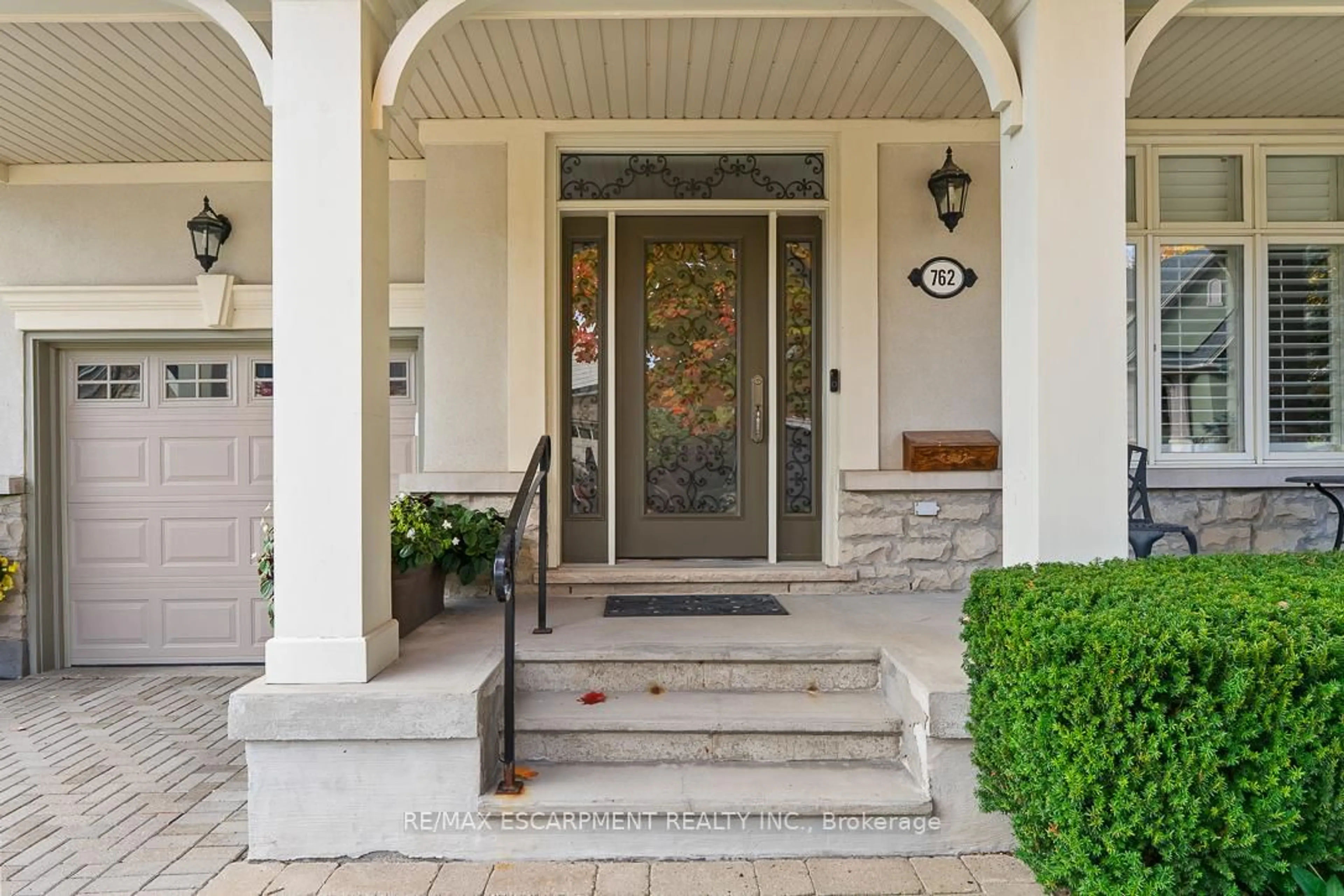 Indoor entryway for 762 Hidden Grove Lane, Mississauga Ontario L5H 4L3