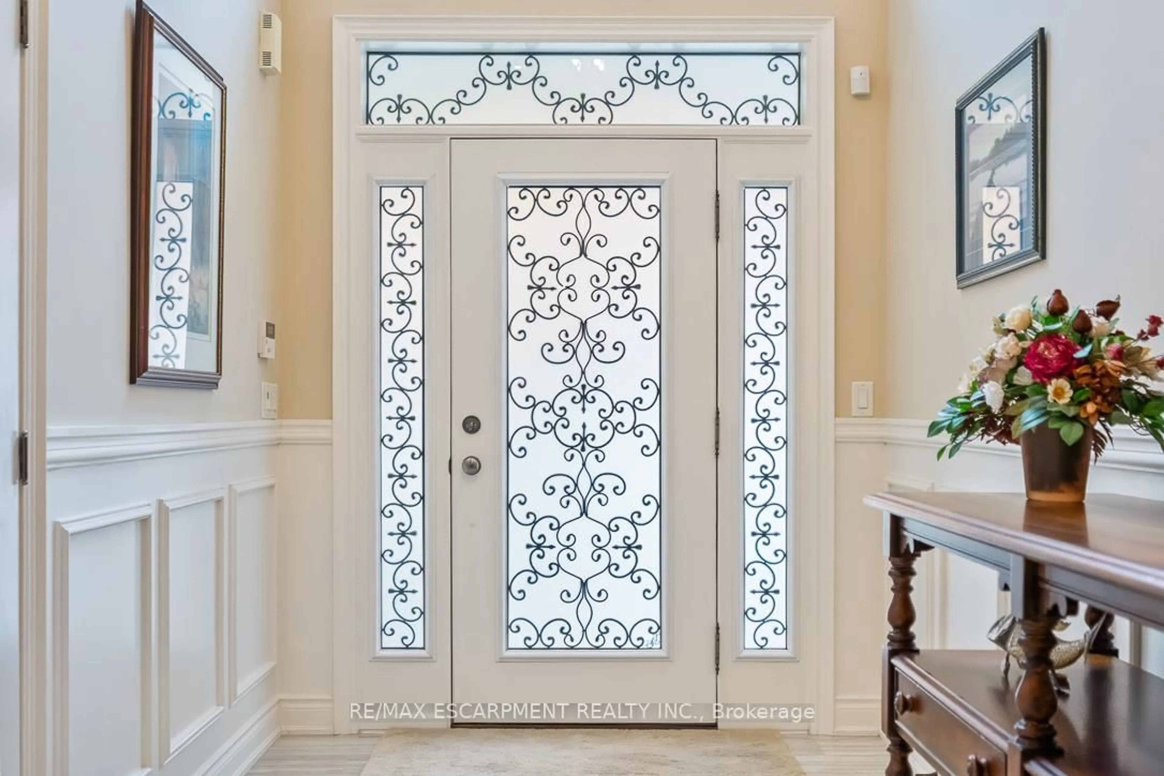 Indoor entryway for 762 Hidden Grove Lane, Mississauga Ontario L5H 4L3