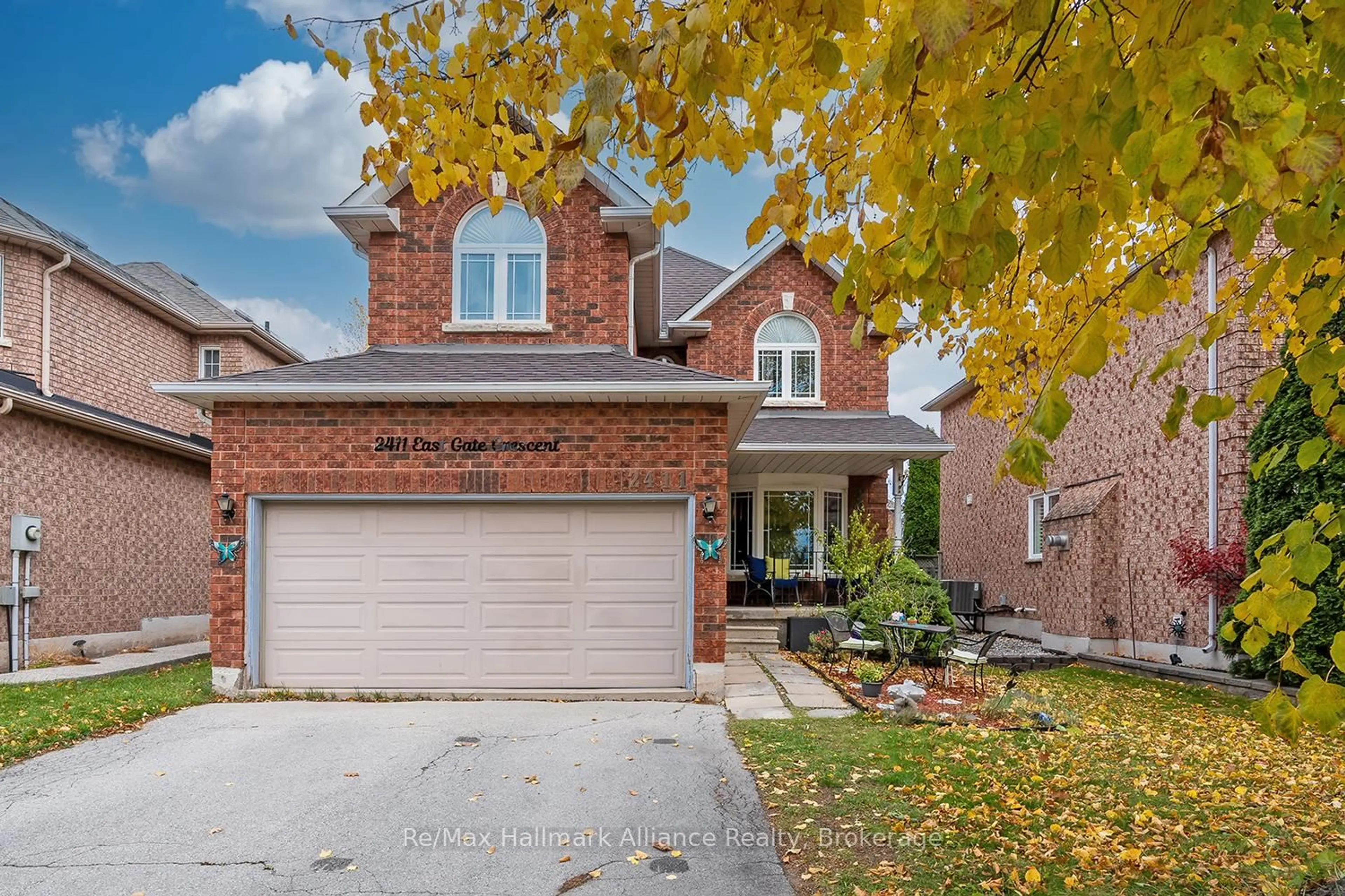 Home with brick exterior material, street for 2411 East Gate Cres, Oakville Ontario L6H 6L1