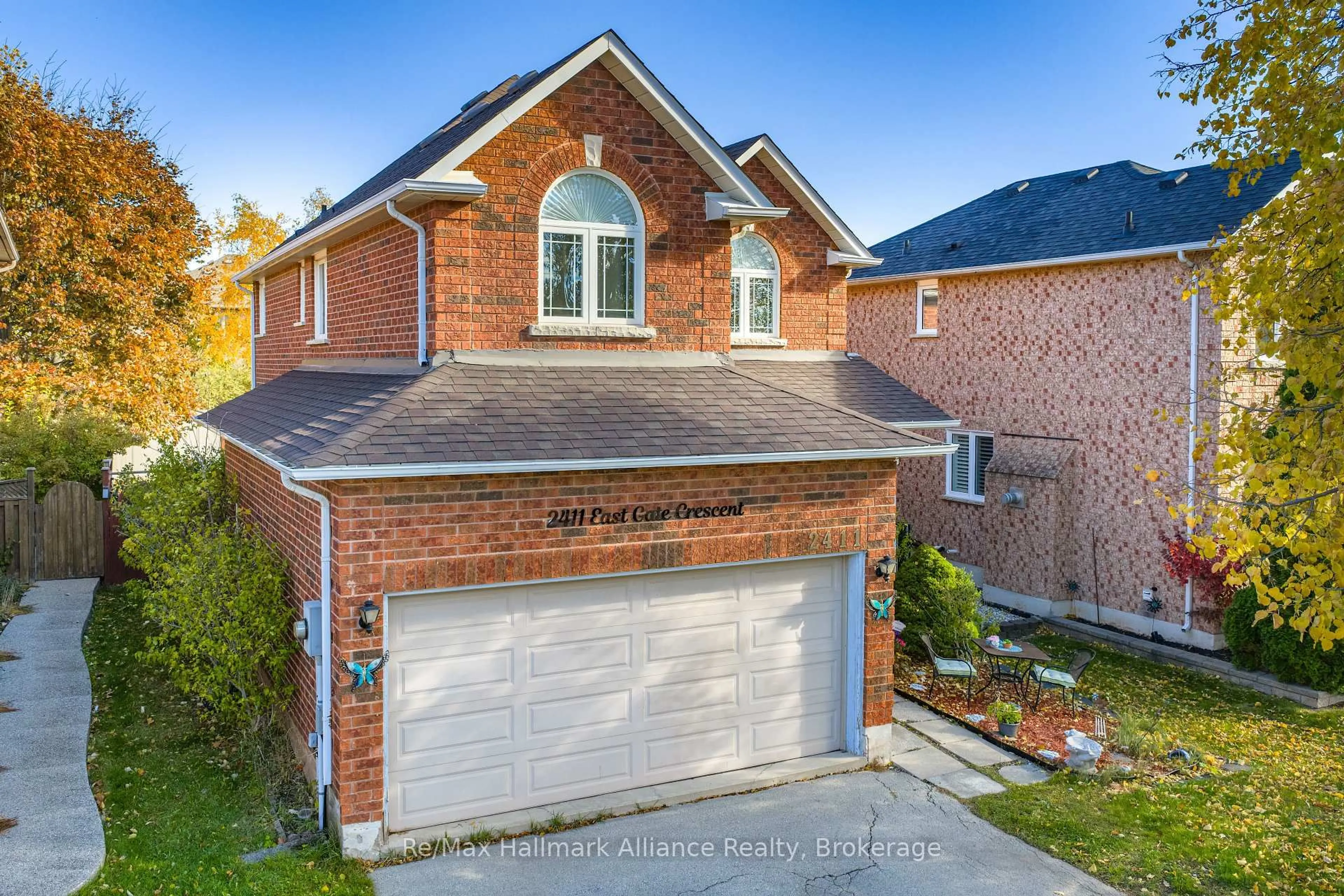 Home with brick exterior material, street for 2411 East Gate Cres, Oakville Ontario L6H 6L1