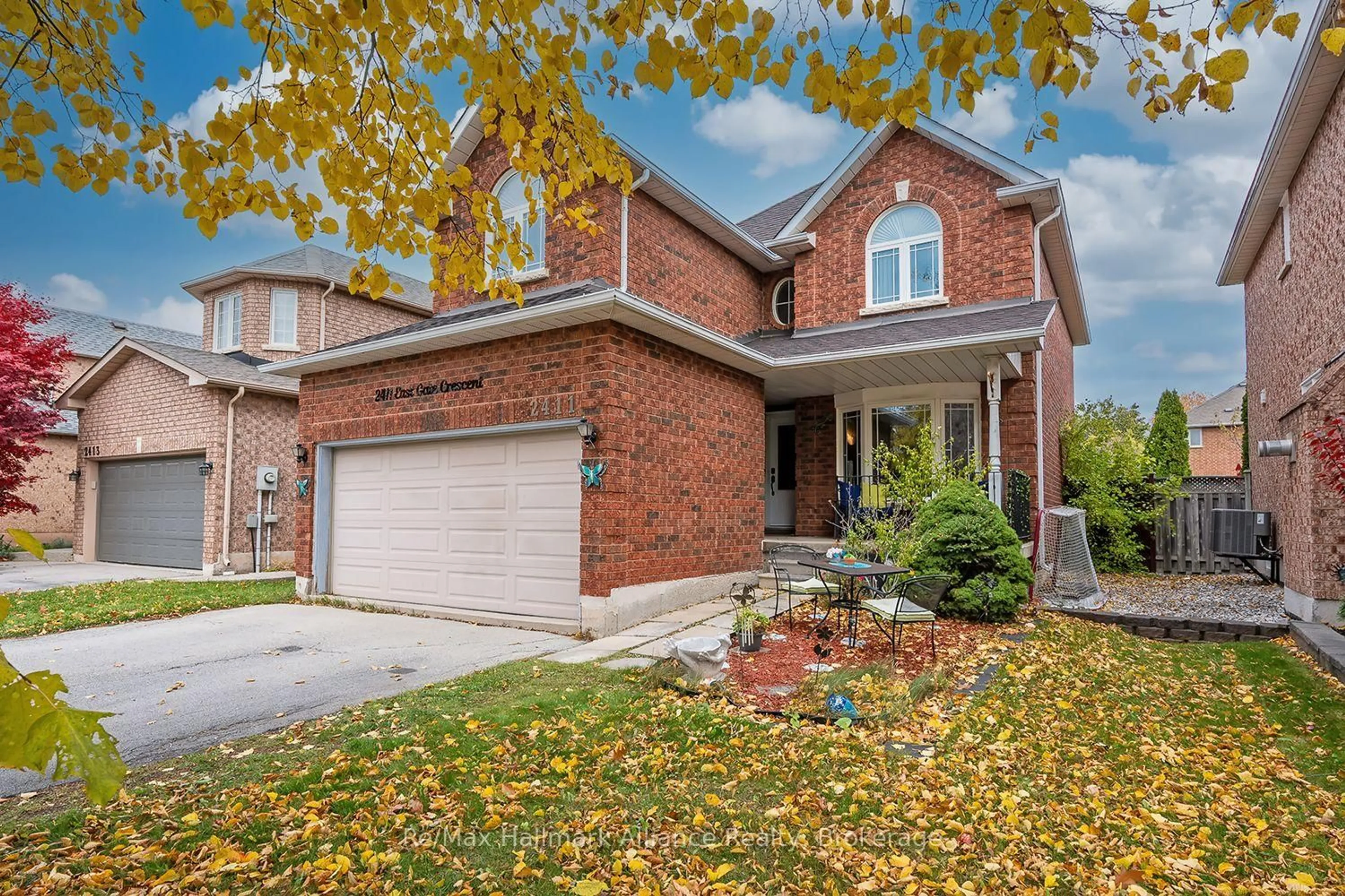 Home with brick exterior material, street for 2411 East Gate Cres, Oakville Ontario L6H 6L1