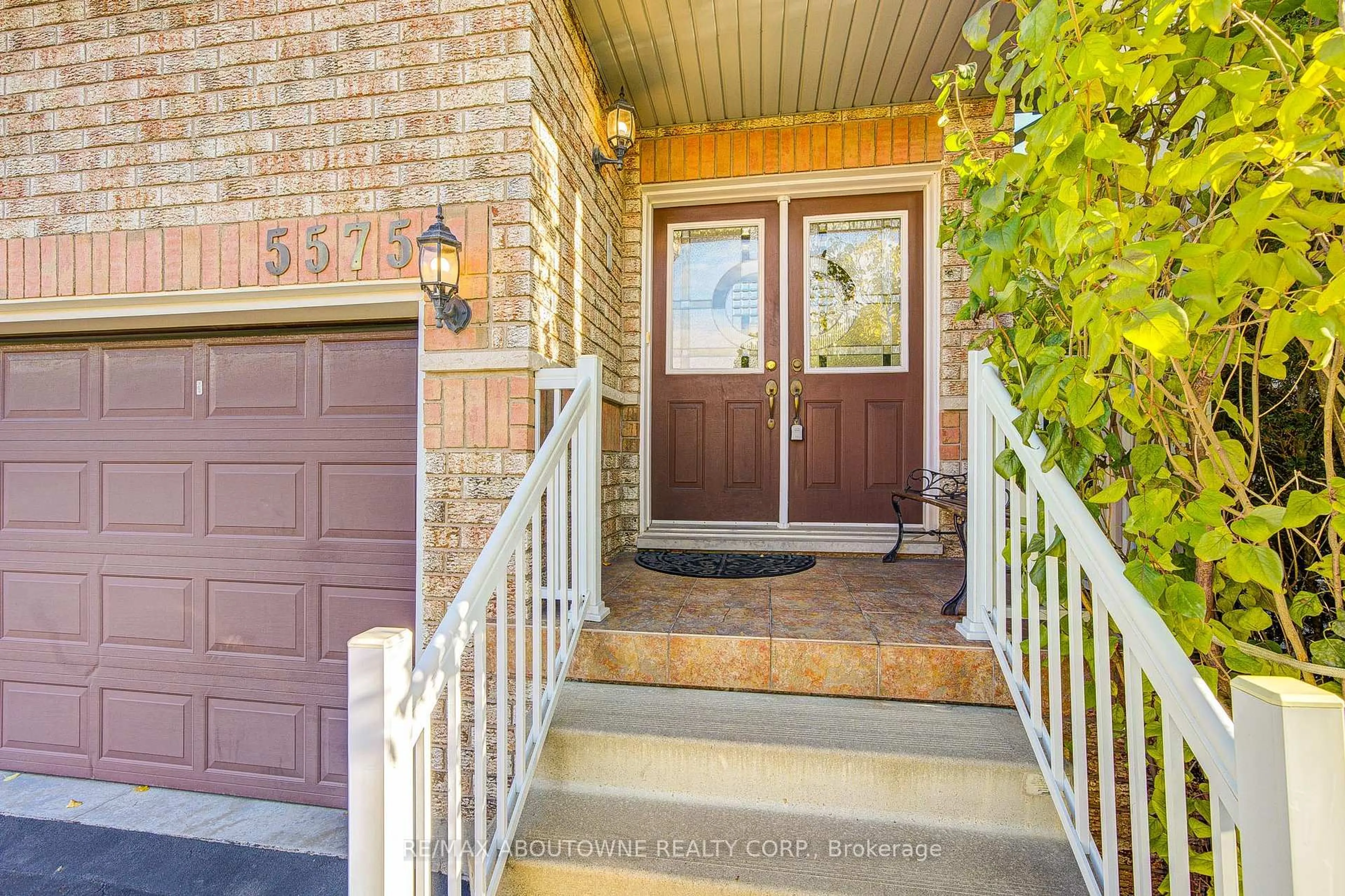 Unknown for 5575 Margarita Cres, Mississauga Ontario L5M 6Z2