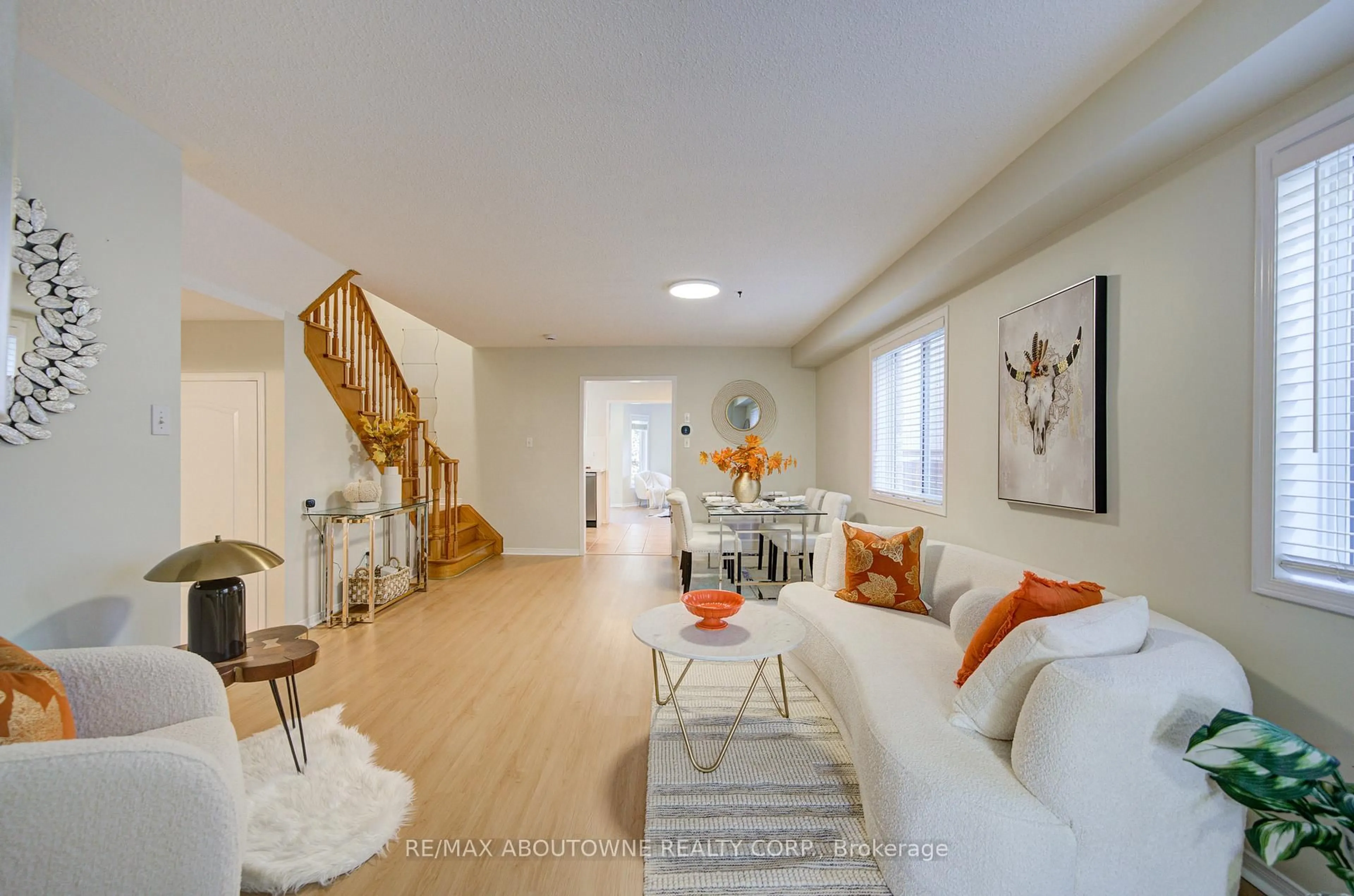 Living room with furniture, unknown for 5575 Margarita Cres, Mississauga Ontario L5M 6Z2