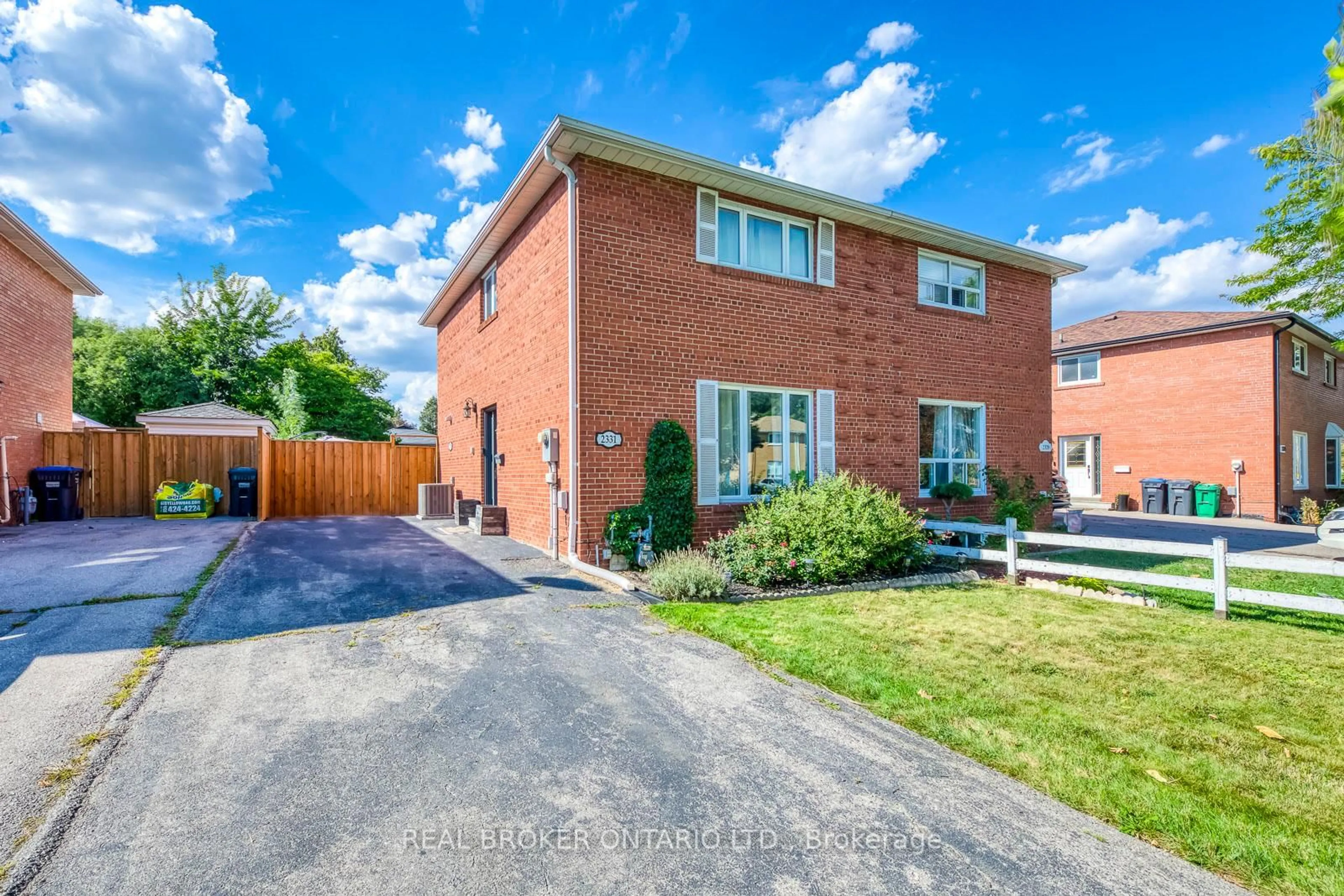 Home with brick exterior material, street for 2331 Brookhurst Rd, Mississauga Ontario L5J 1R1