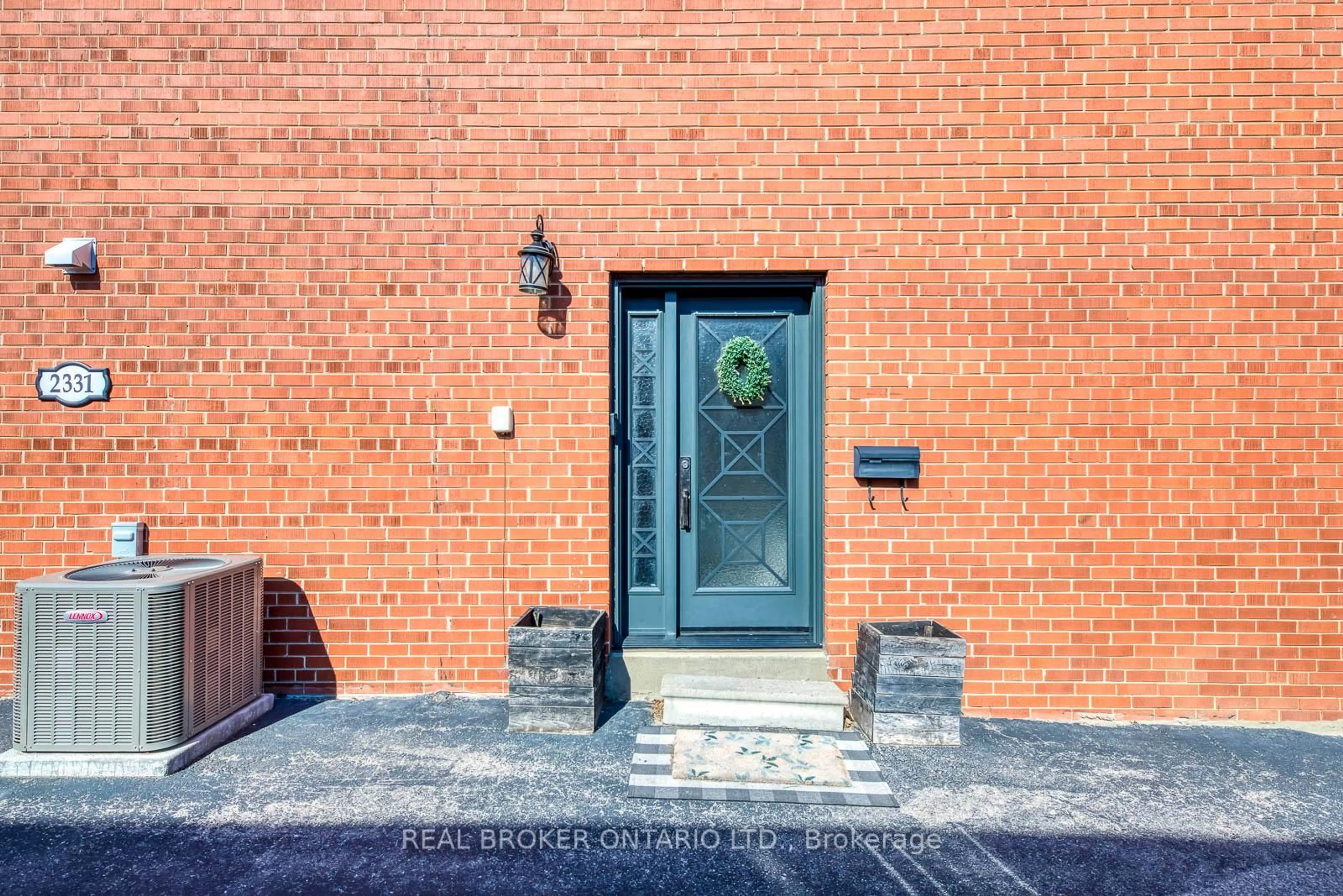Home with brick exterior material, street for 2331 Brookhurst Rd, Mississauga Ontario L5J 1R1