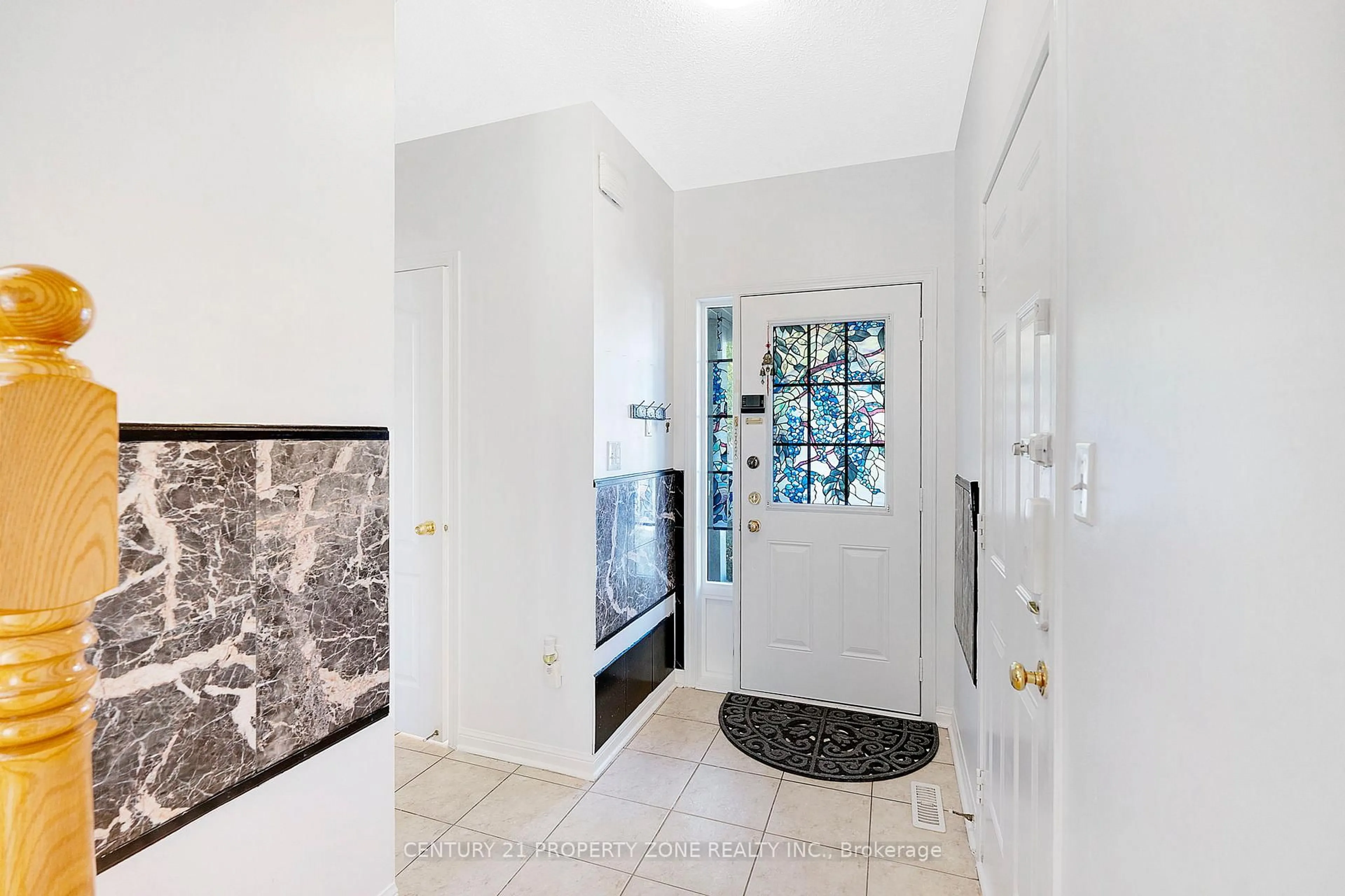 Indoor entryway for 37 Clyde Rd, Brampton Ontario L6X 0M6