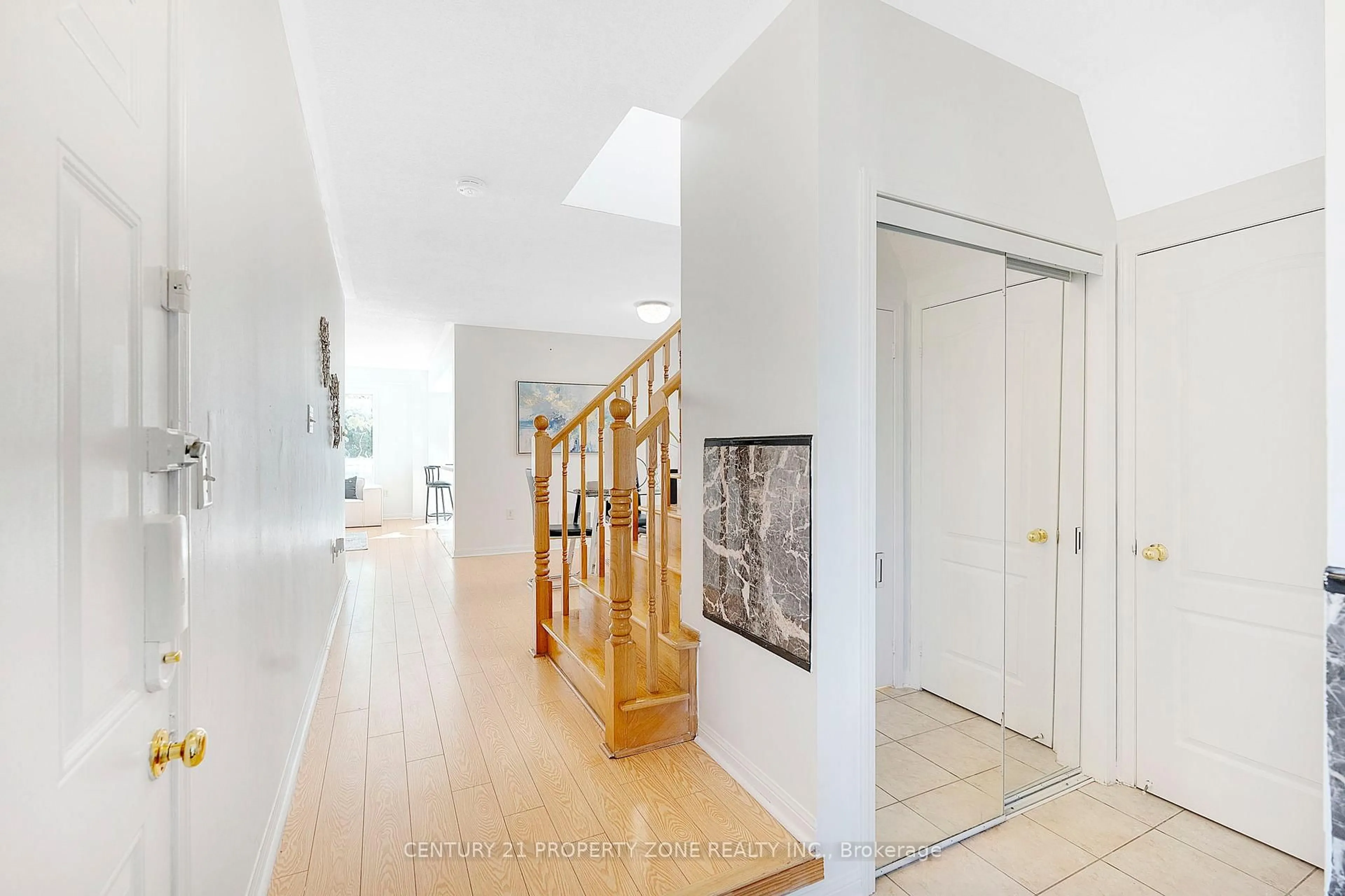 Indoor foyer for 37 Clyde Rd, Brampton Ontario L6X 0M6