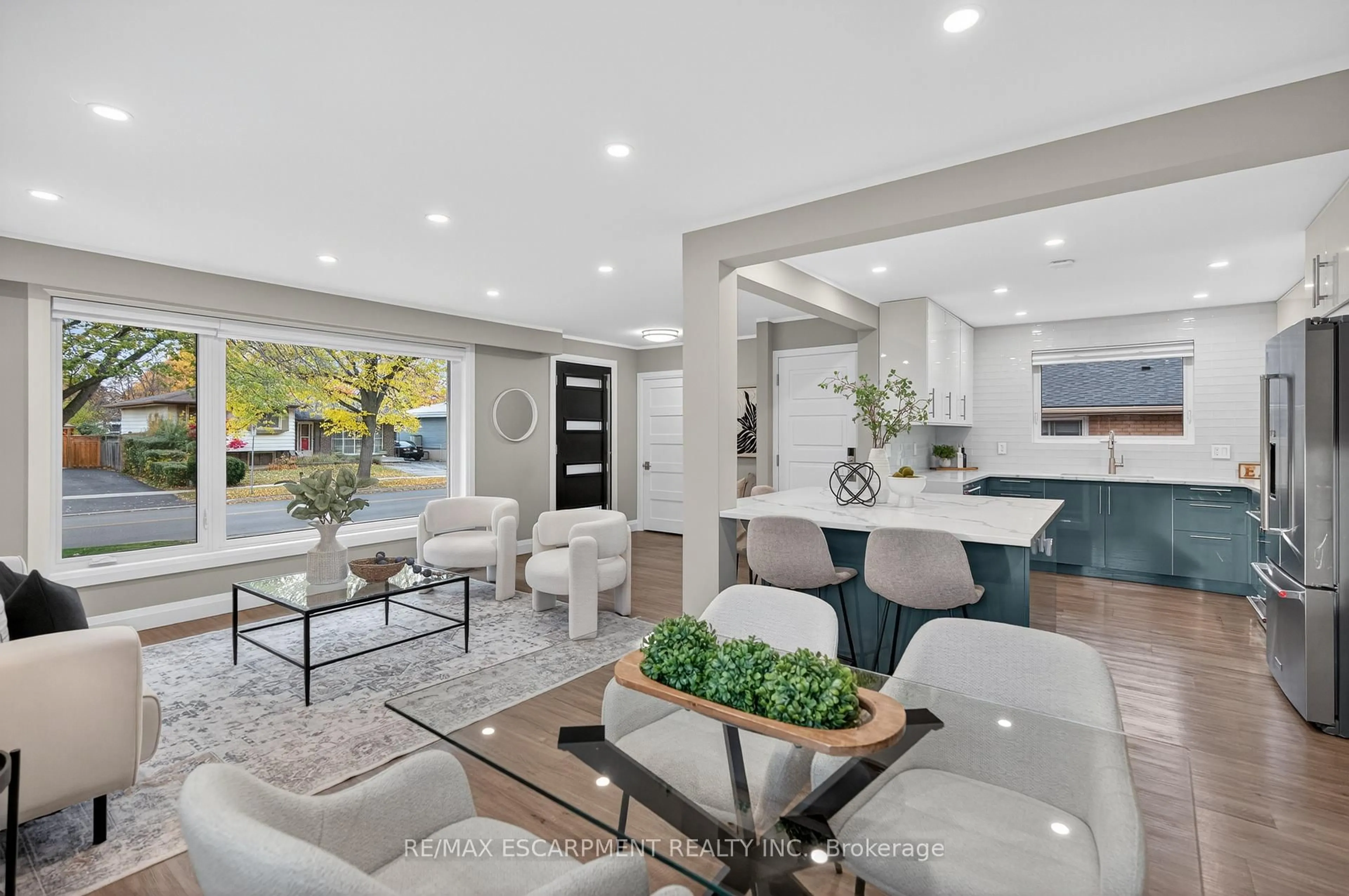 Open concept kitchen, unknown for 3464 Rexway Dr, Burlington Ontario L7N 2L6