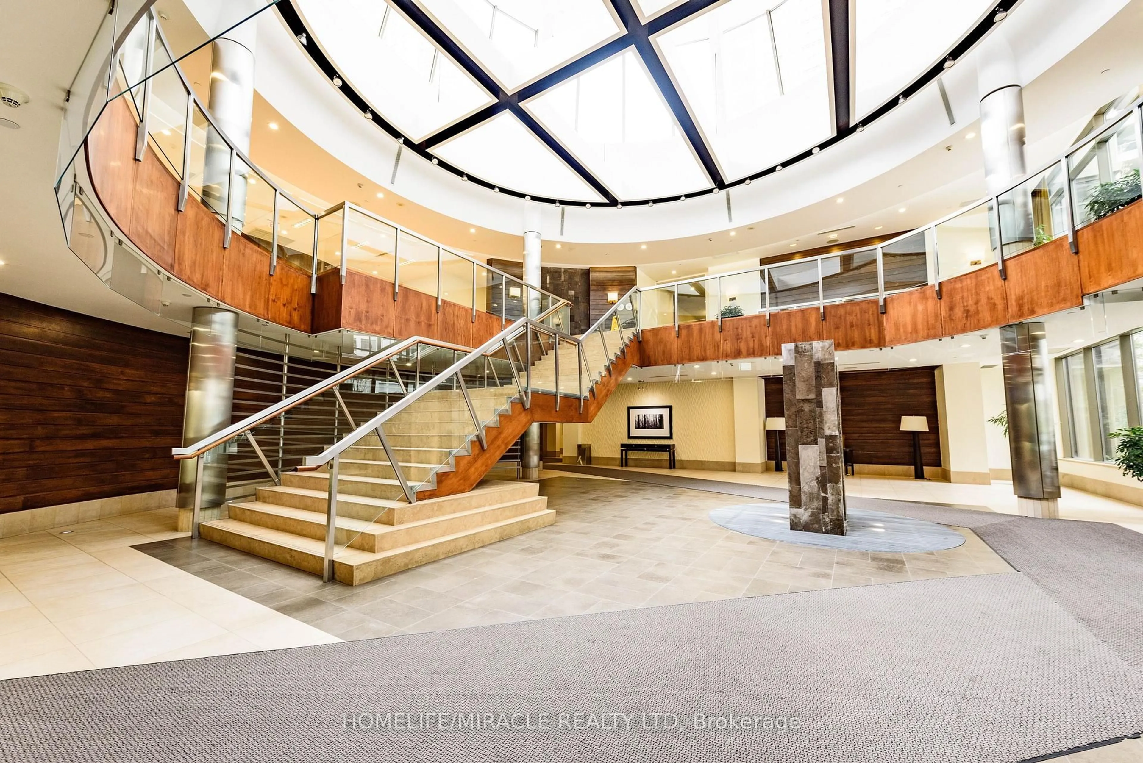 Lobby for 3888 Duke Of York Blvd #1922, Mississauga Ontario L5B 4P5