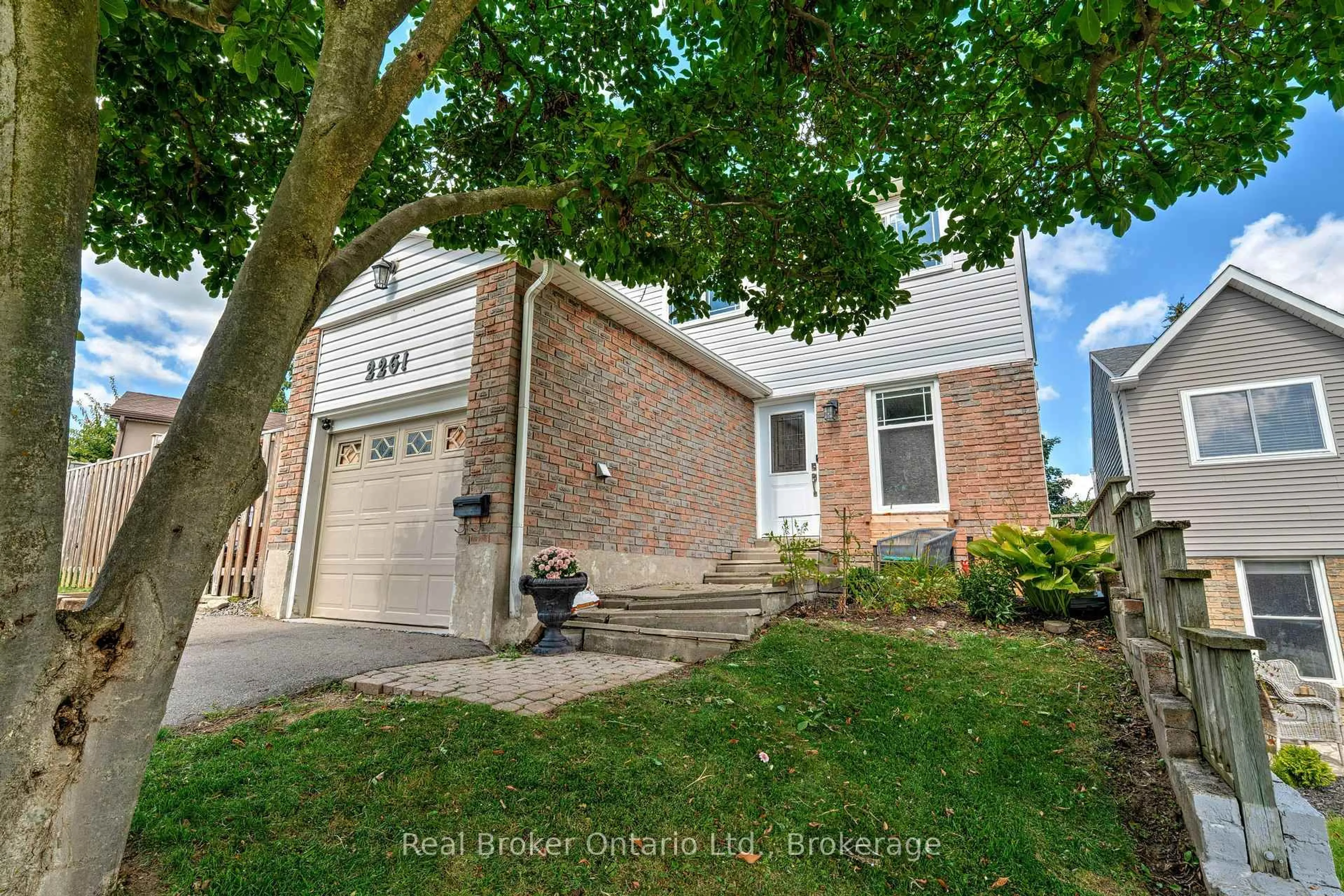 Unknown for 2261 Leominster Dr, Burlington Ontario L7P 3W8