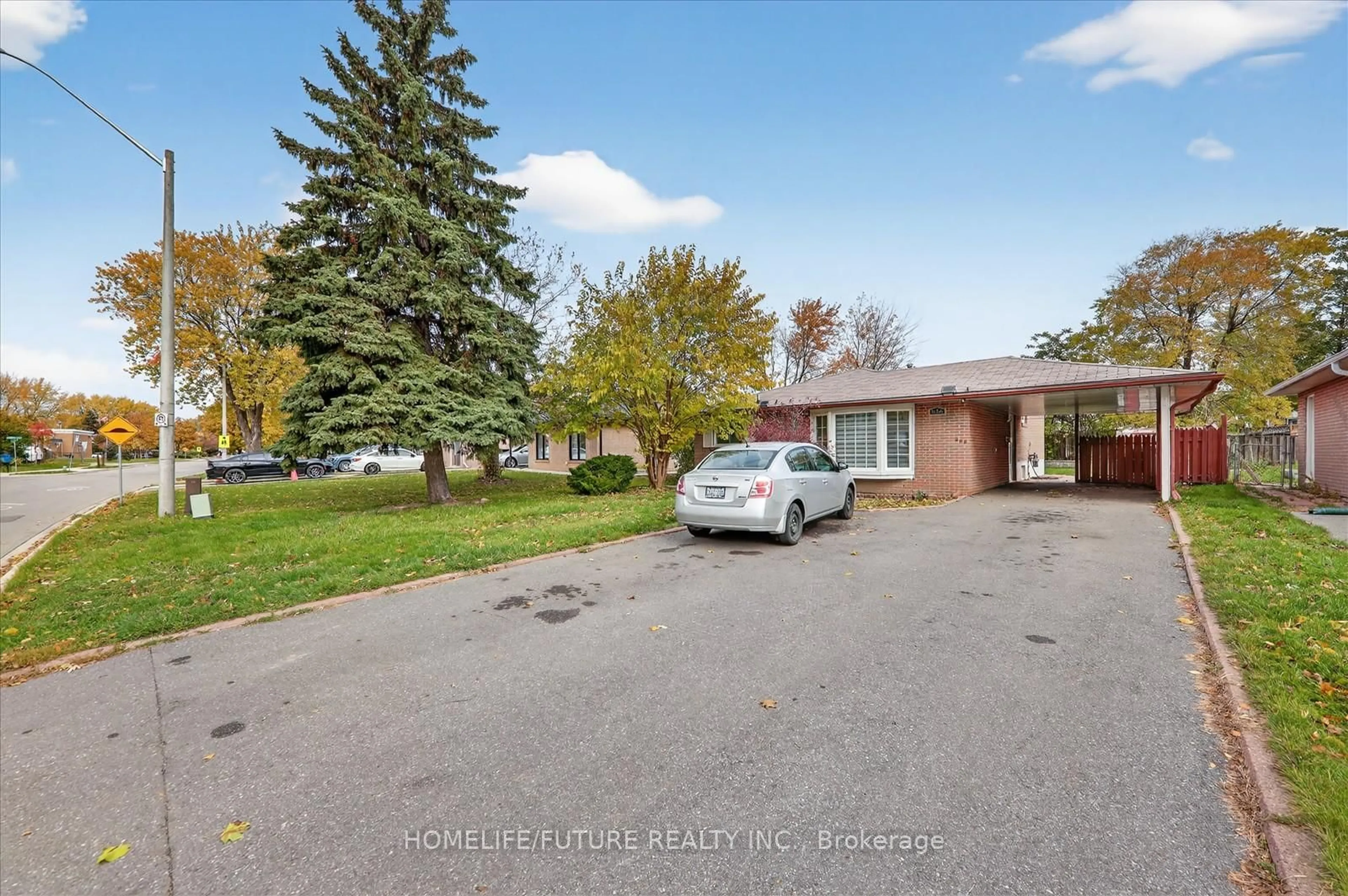 A pic from outside/outdoor area/front of a property/back of a property/a pic from drone, street for 336 Bartley Bull Pkwy, Brampton Ontario L6W 2L3