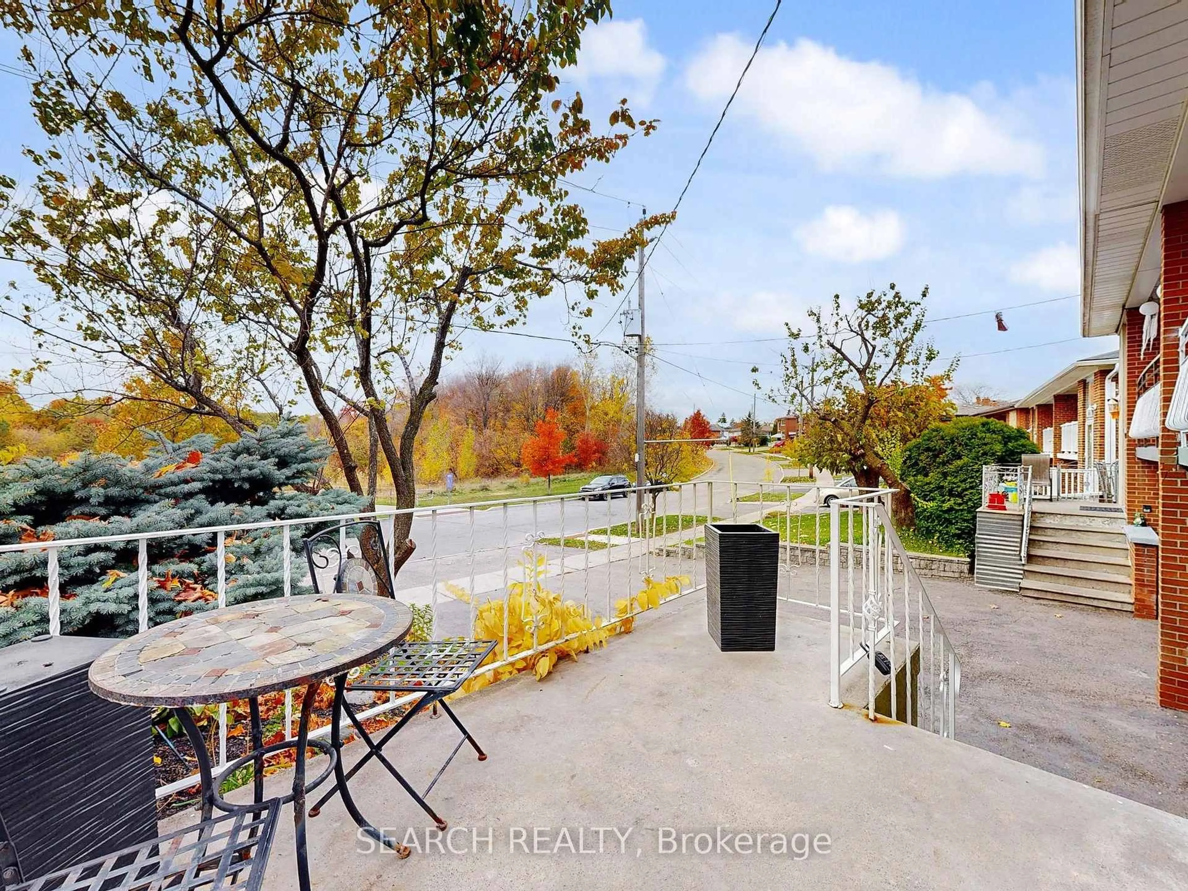 Patio, unknown for 567 Roding St, Toronto Ontario M3M 2A4