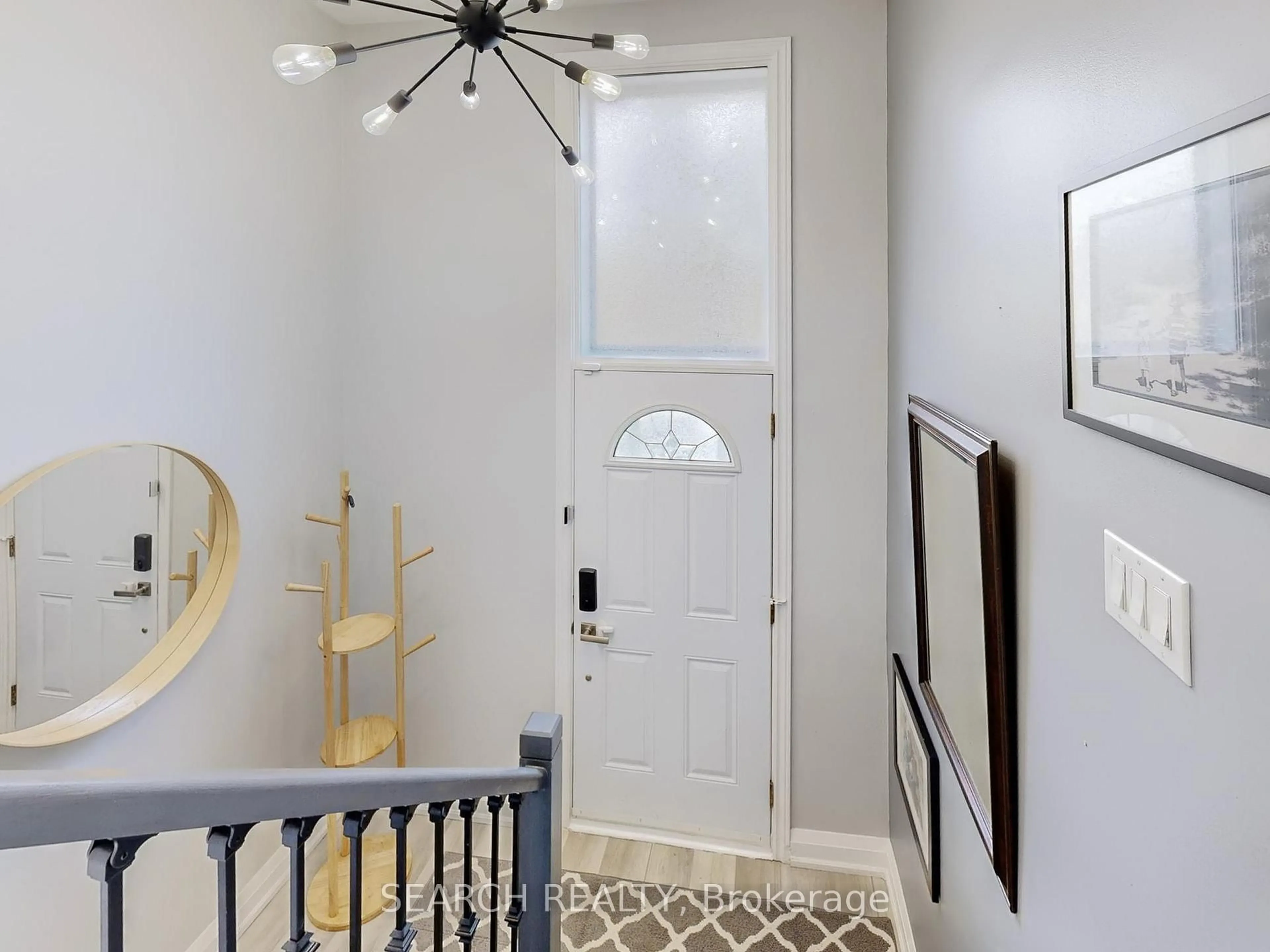 Indoor entryway for 567 Roding St, Toronto Ontario M3M 2A4