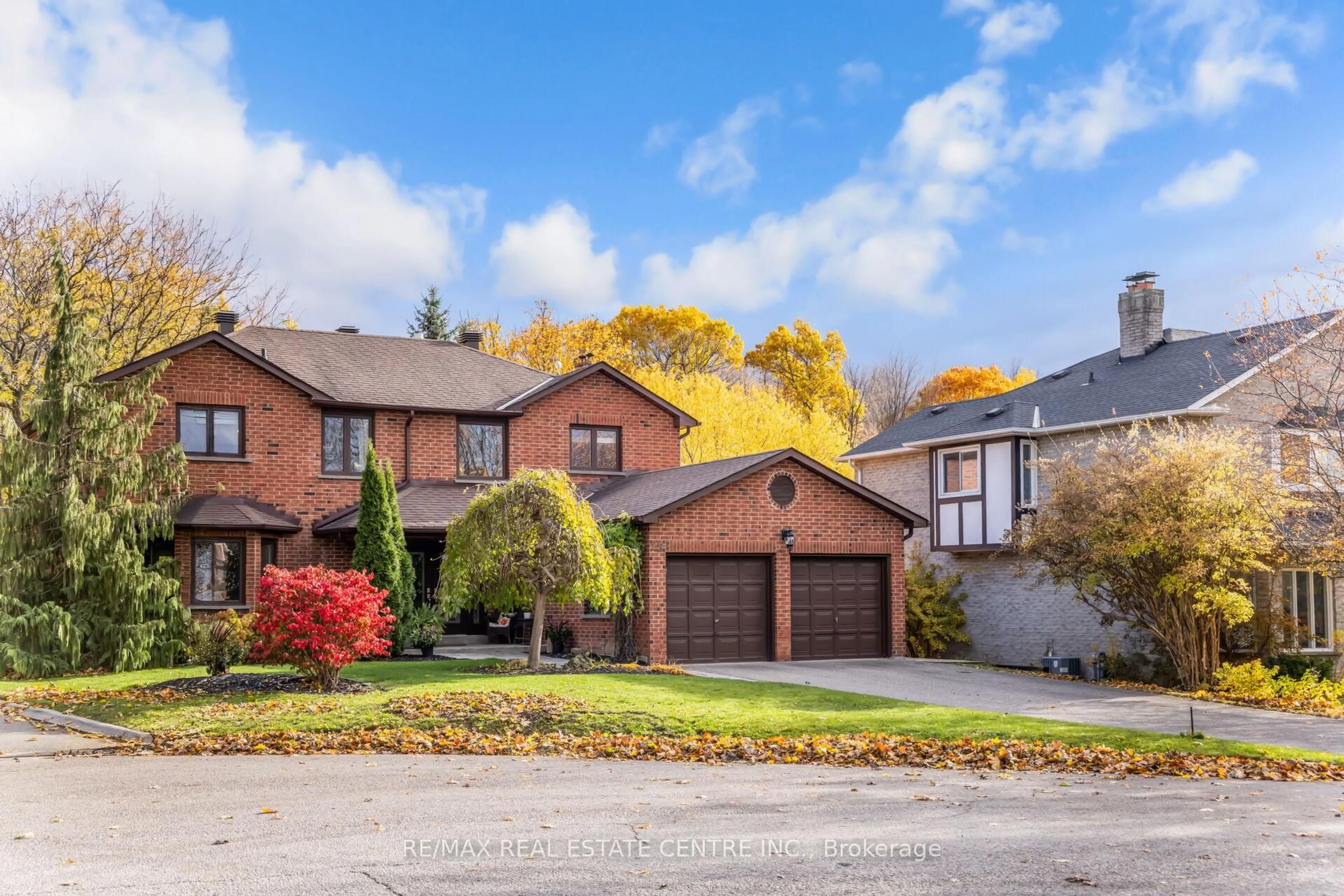 Home with brick exterior material, street for 25 Brookbank Crt, Brampton Ontario L6Z 3G4