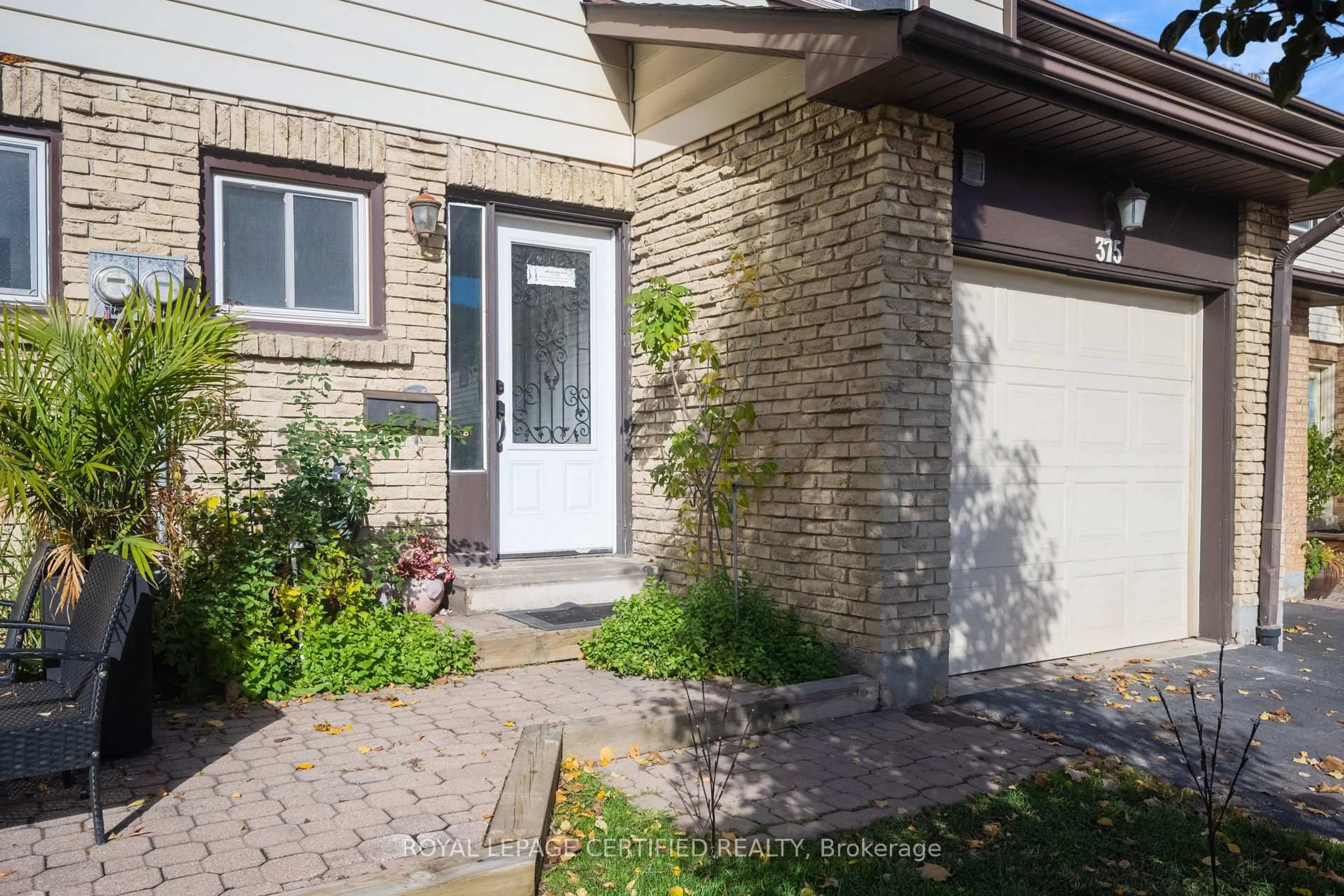 Home with brick exterior material, street for 375 ONTARIO St, Milton Ontario L9T 3J3