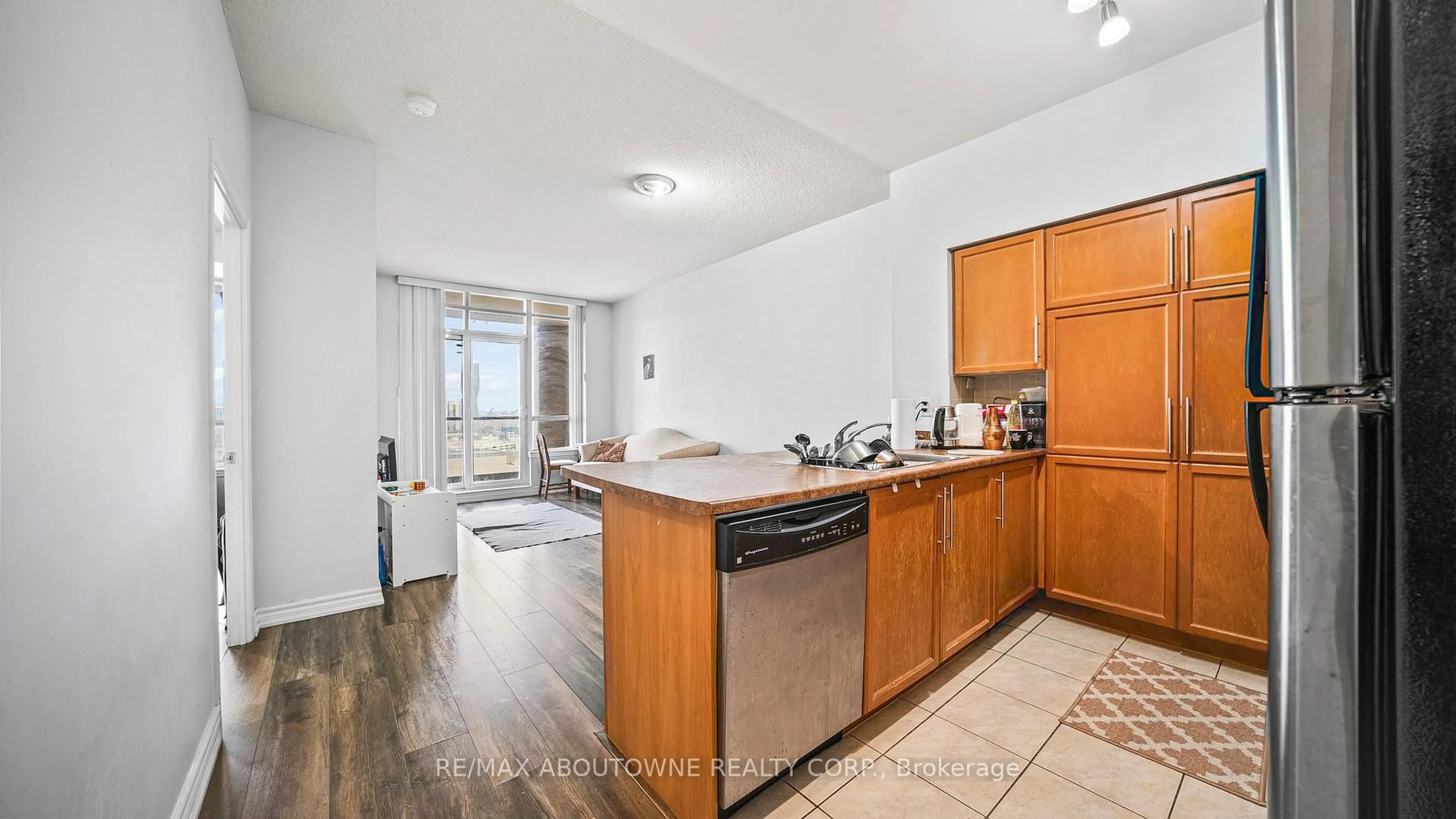 Standard kitchen, unknown for 388 Prince of Wales Dr #1609, Mississauga Ontario L5B 0A1