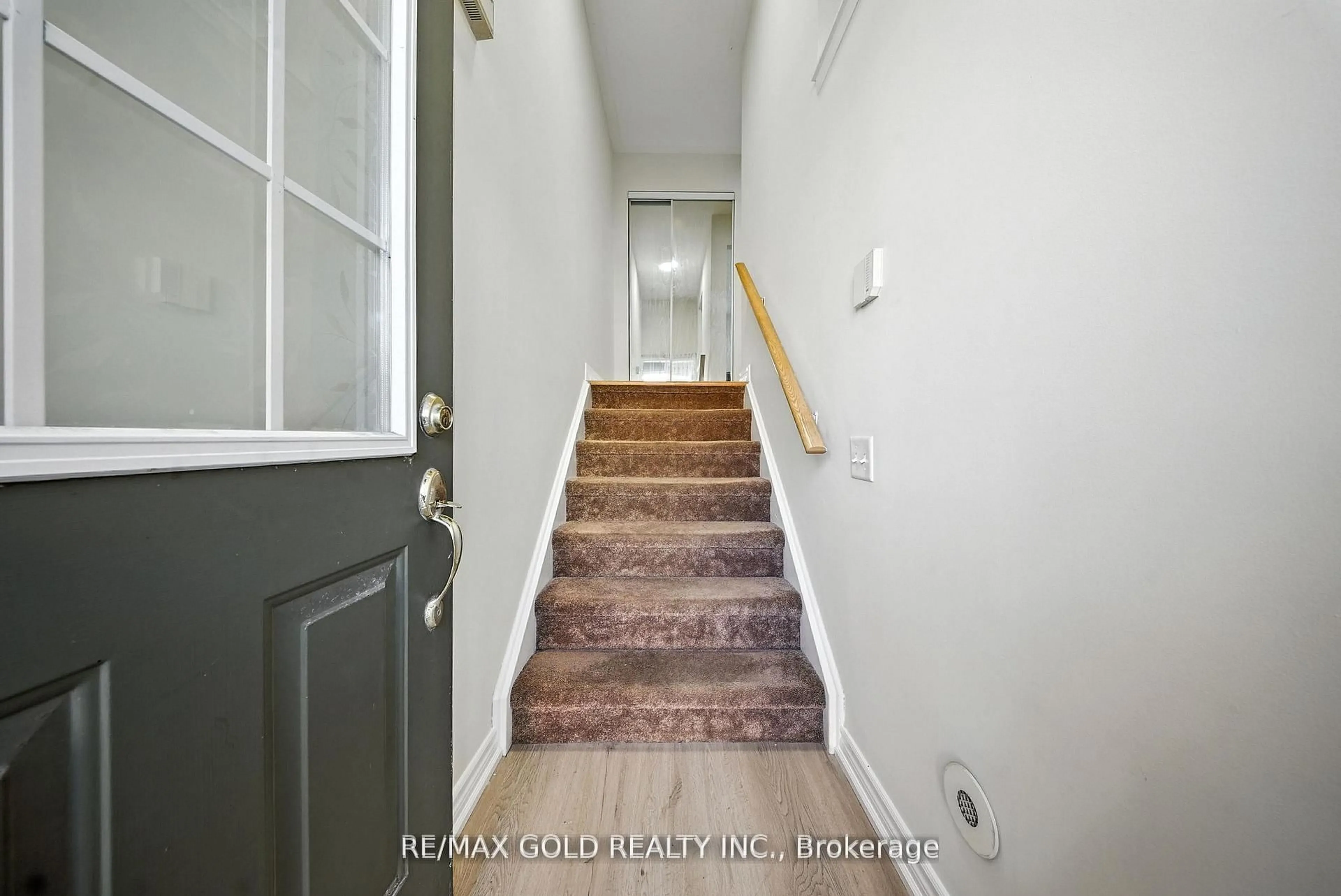 Indoor entryway for 50 Strathaven Dr #58, Mississauga Ontario L5R 4E7
