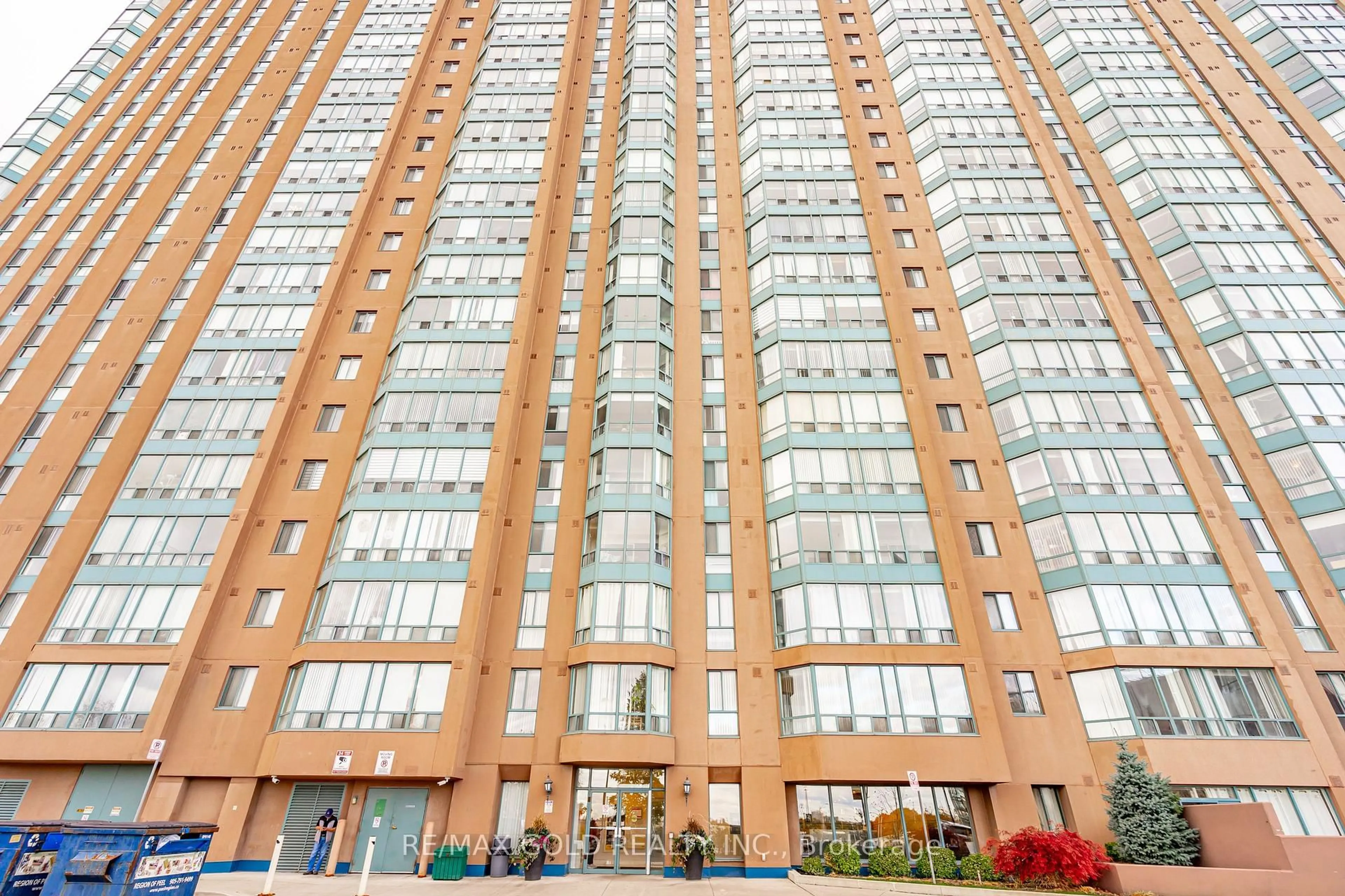 Indoor foyer for 115 Hillcrest Ave #2009, Mississauga Ontario L5B 3Y9