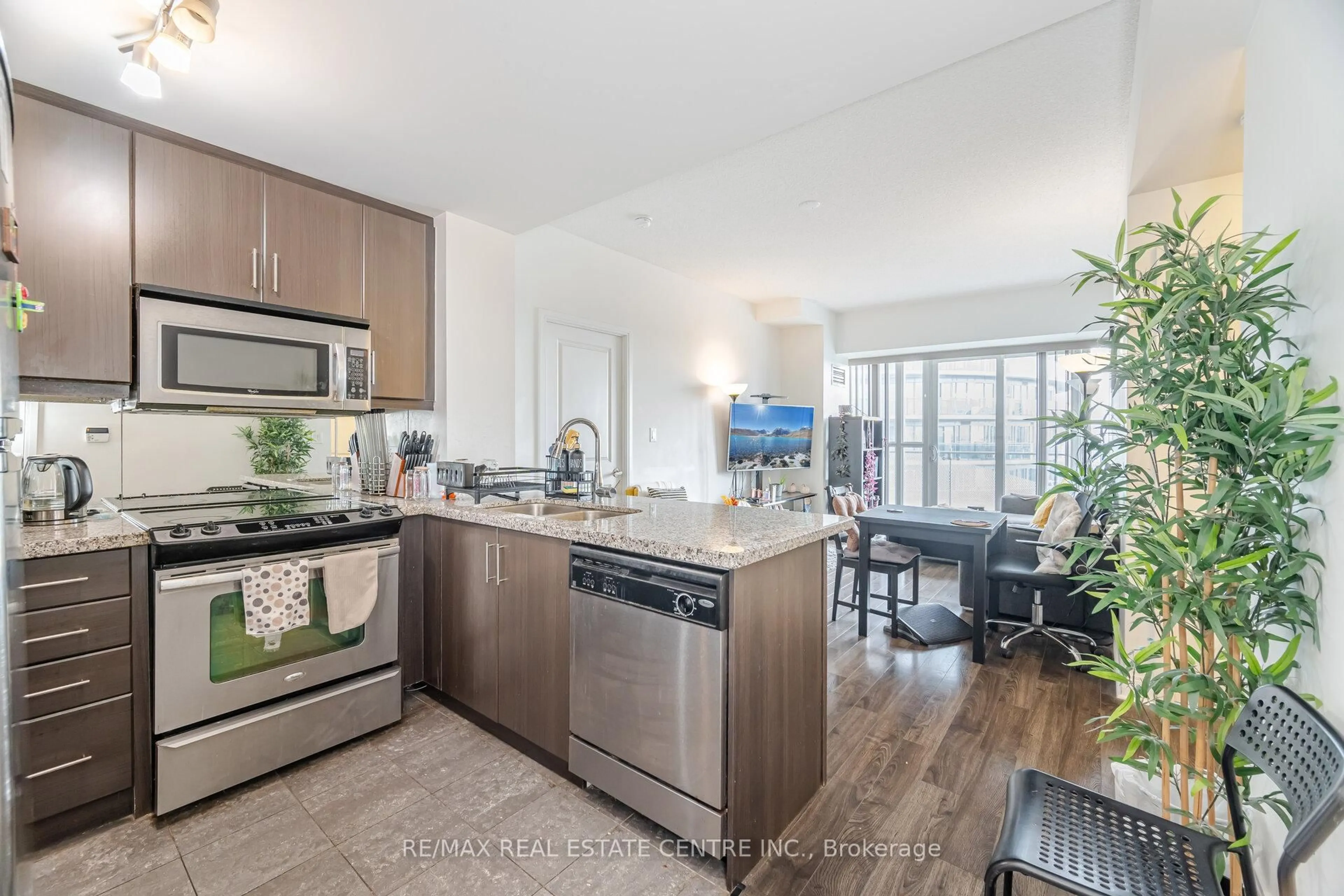 Open concept kitchen, unknown for 50 Absolute Ave #3905, Mississauga Ontario L4Z 0A8