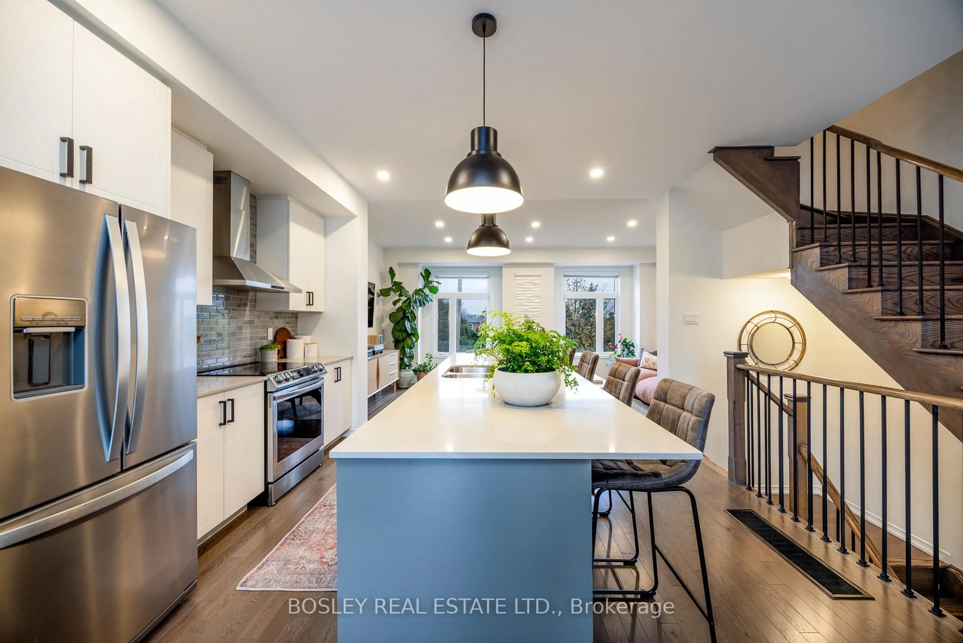 Open concept kitchen, ceramic/tile floor for 1818 Mitoff Pl, Mississauga Ontario L4W 0E8