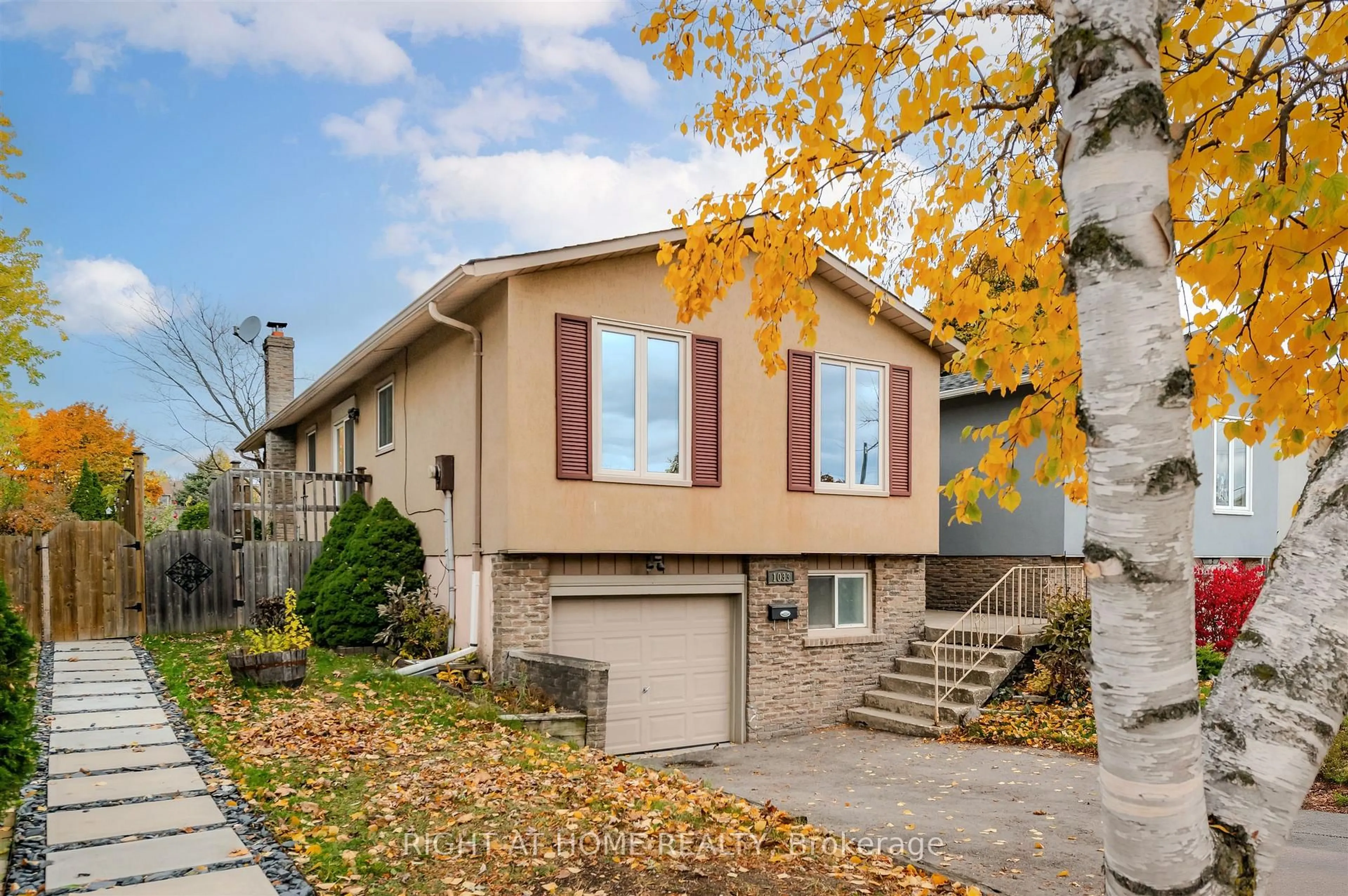 Home with vinyl exterior material, street for 1033 Havendale Blvd, Burlington Ontario L7P 3P7