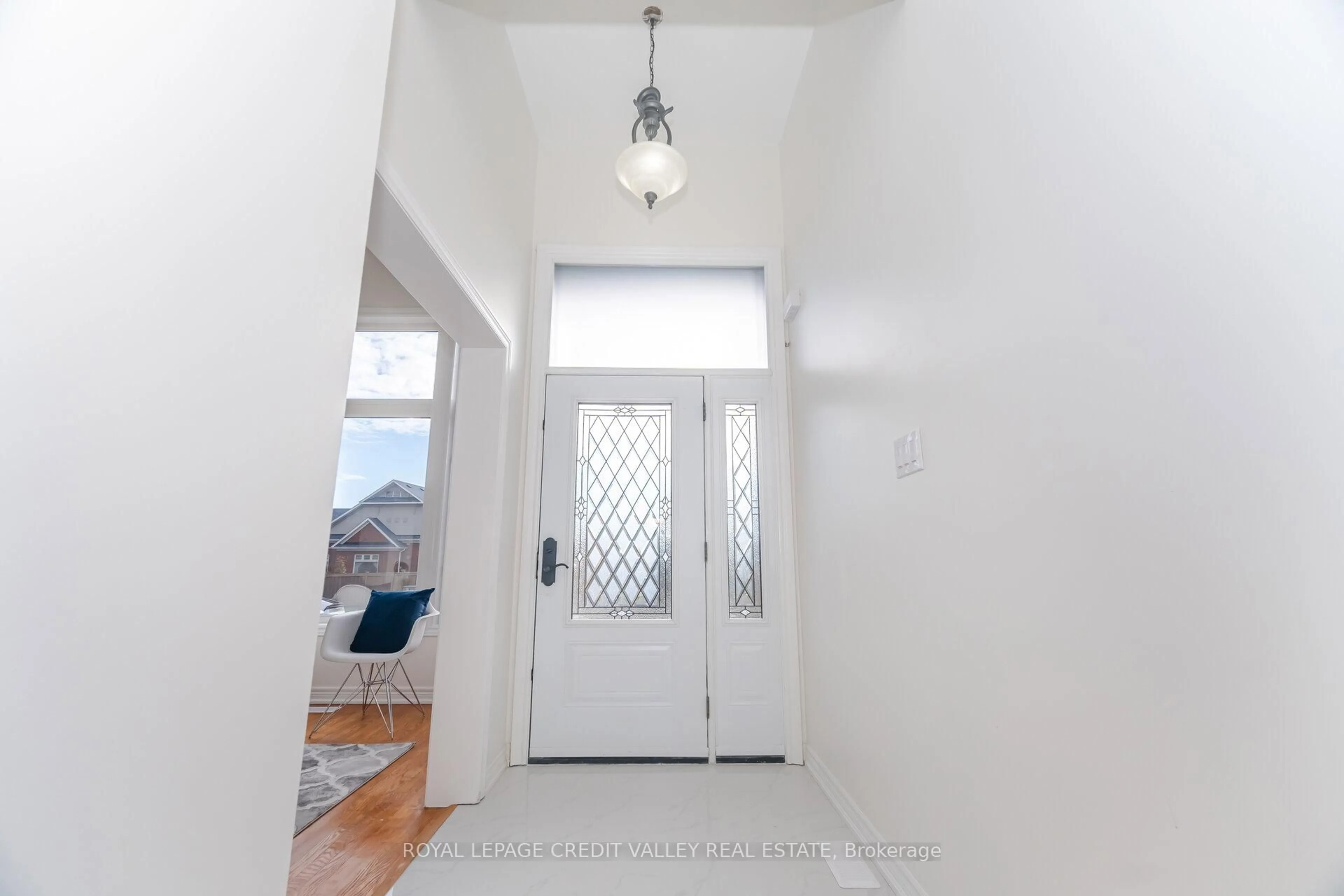 Indoor entryway for 70 Blue Diamond Dr, Brampton Ontario L6S 6K3