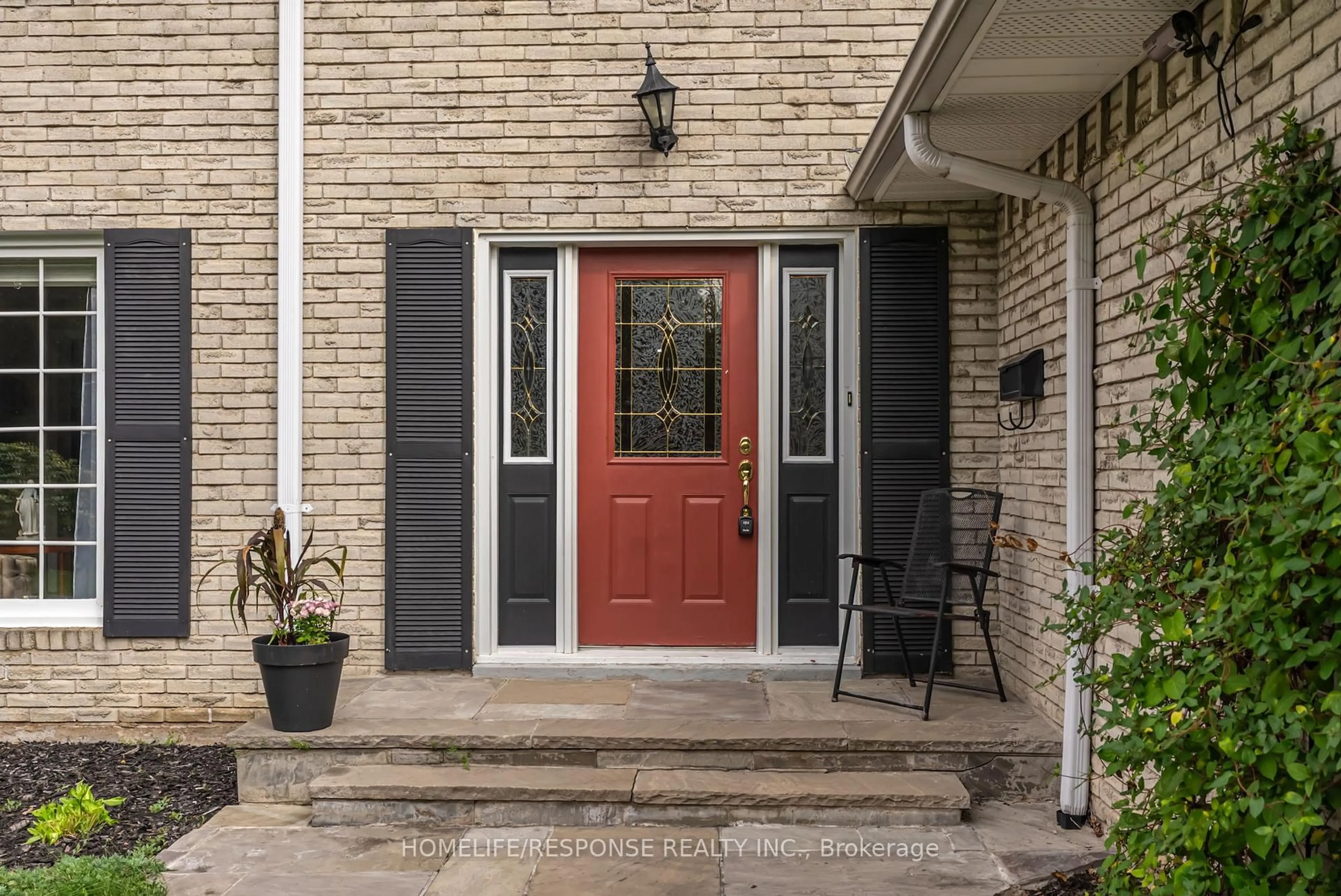 Indoor entryway for 2543 King Forrest Dr, Mississauga Ontario L5K 2E5