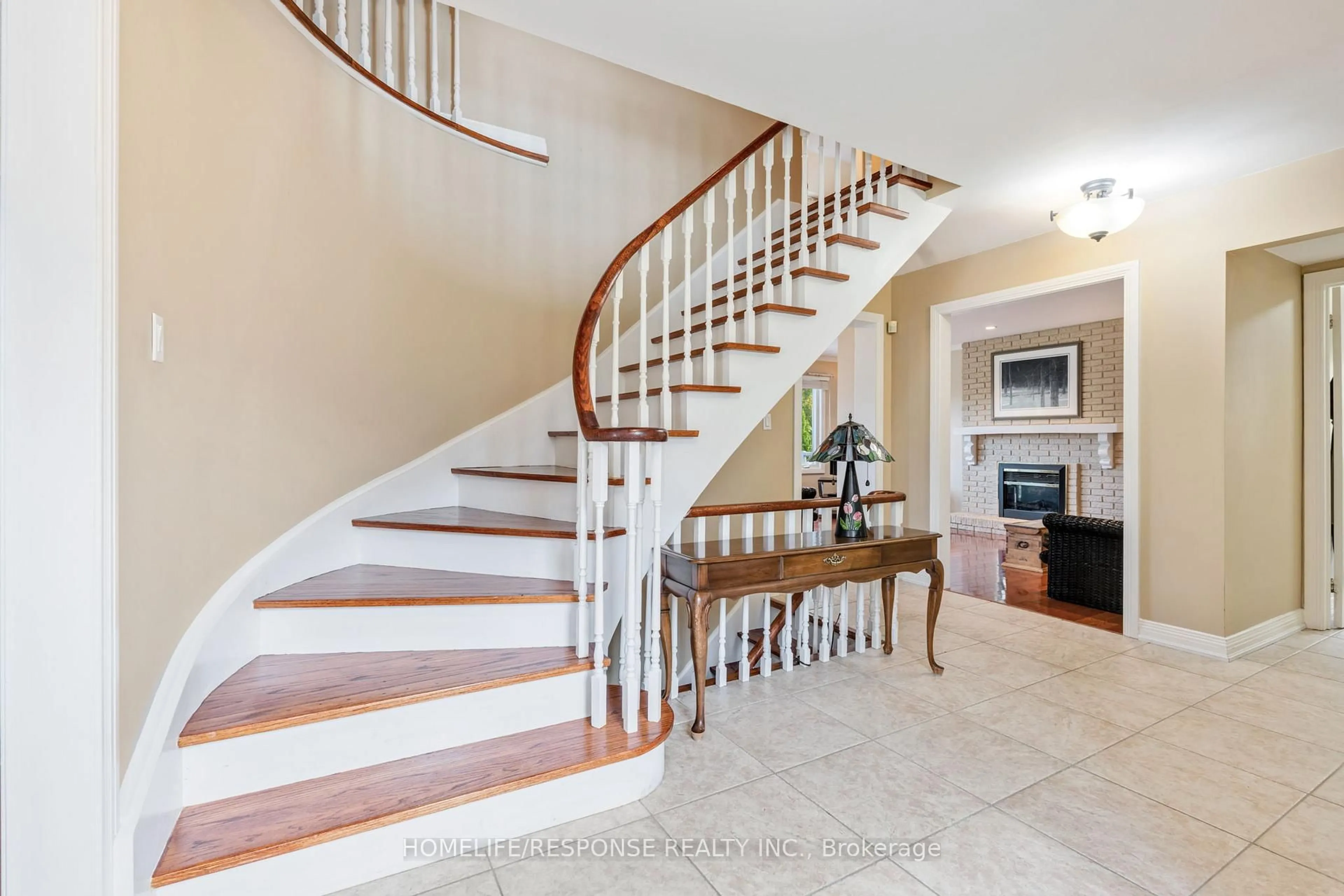 Stairs for 2543 King Forrest Dr, Mississauga Ontario L5K 2E5