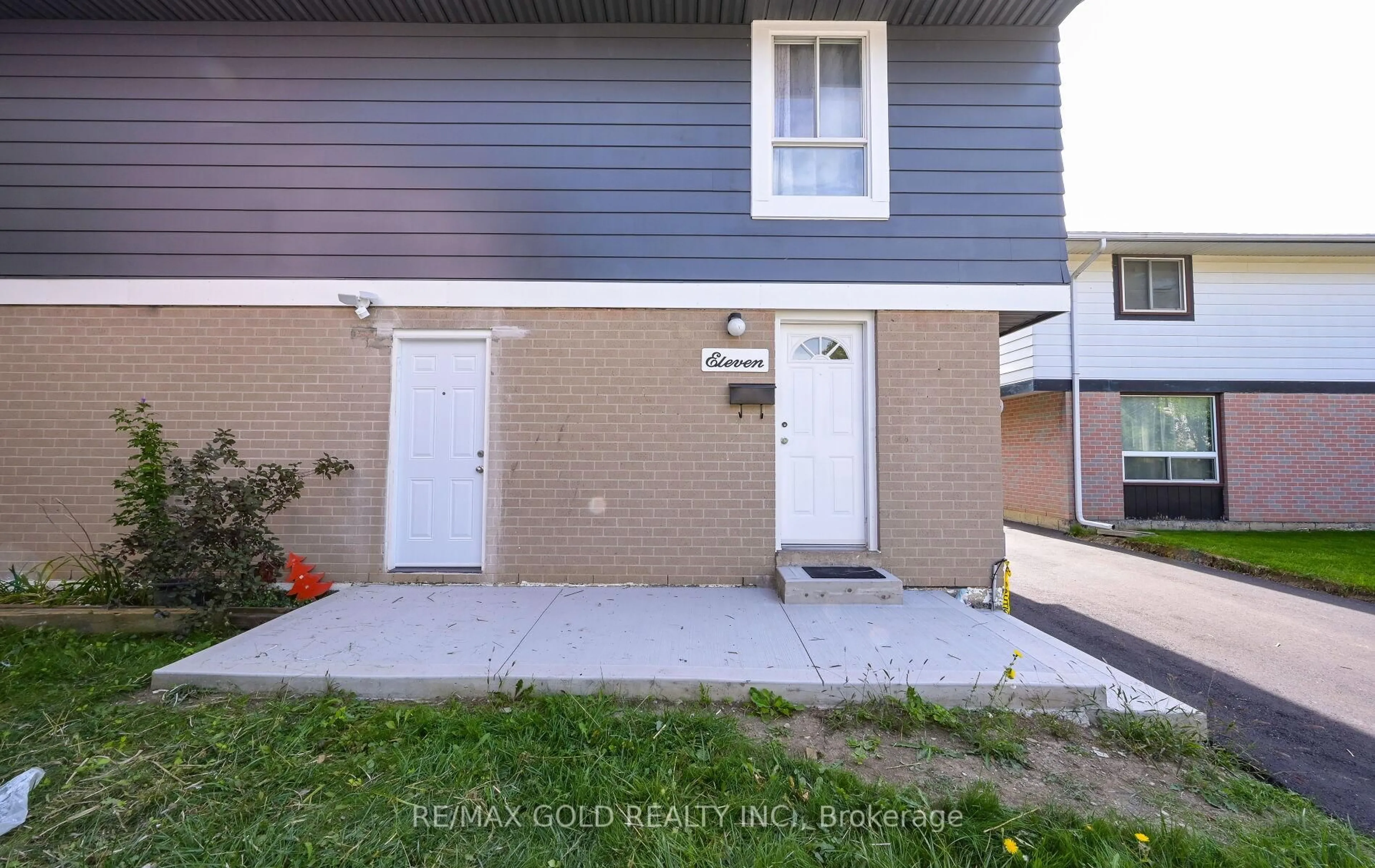 Unknown for 11 Huronia Crt, Brampton Ontario L6S 2C7