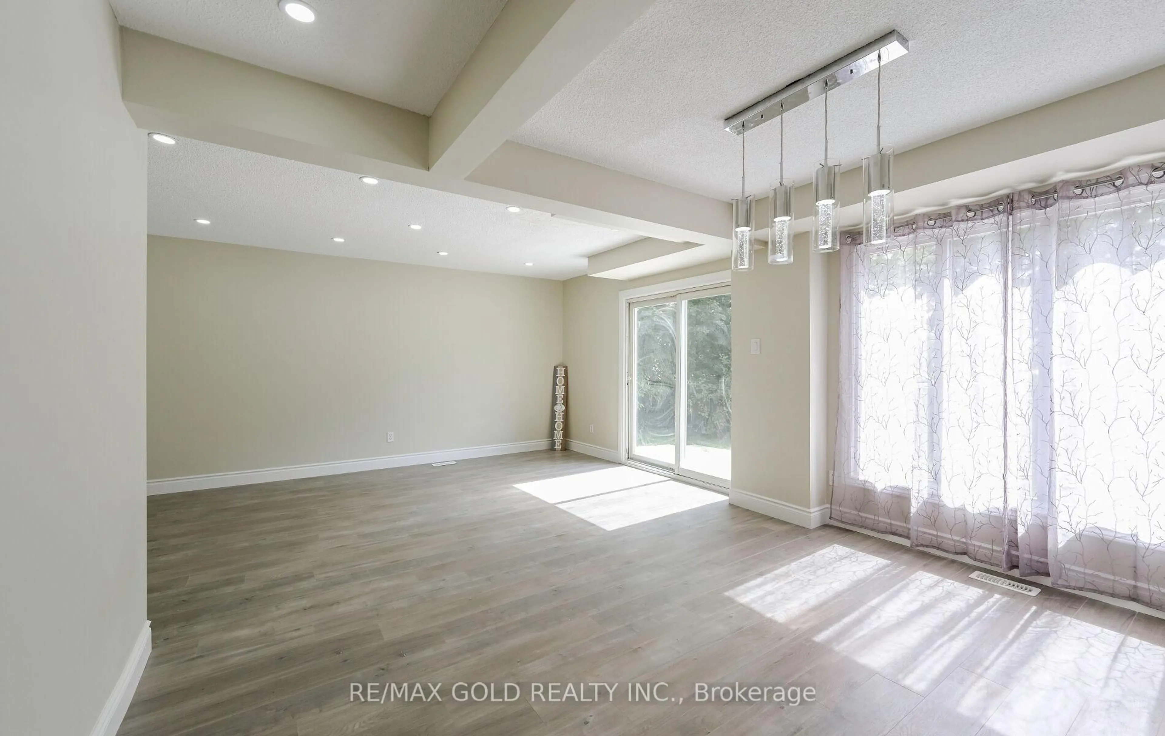 A pic of a room for 11 Huronia Crt, Brampton Ontario L6S 2C7