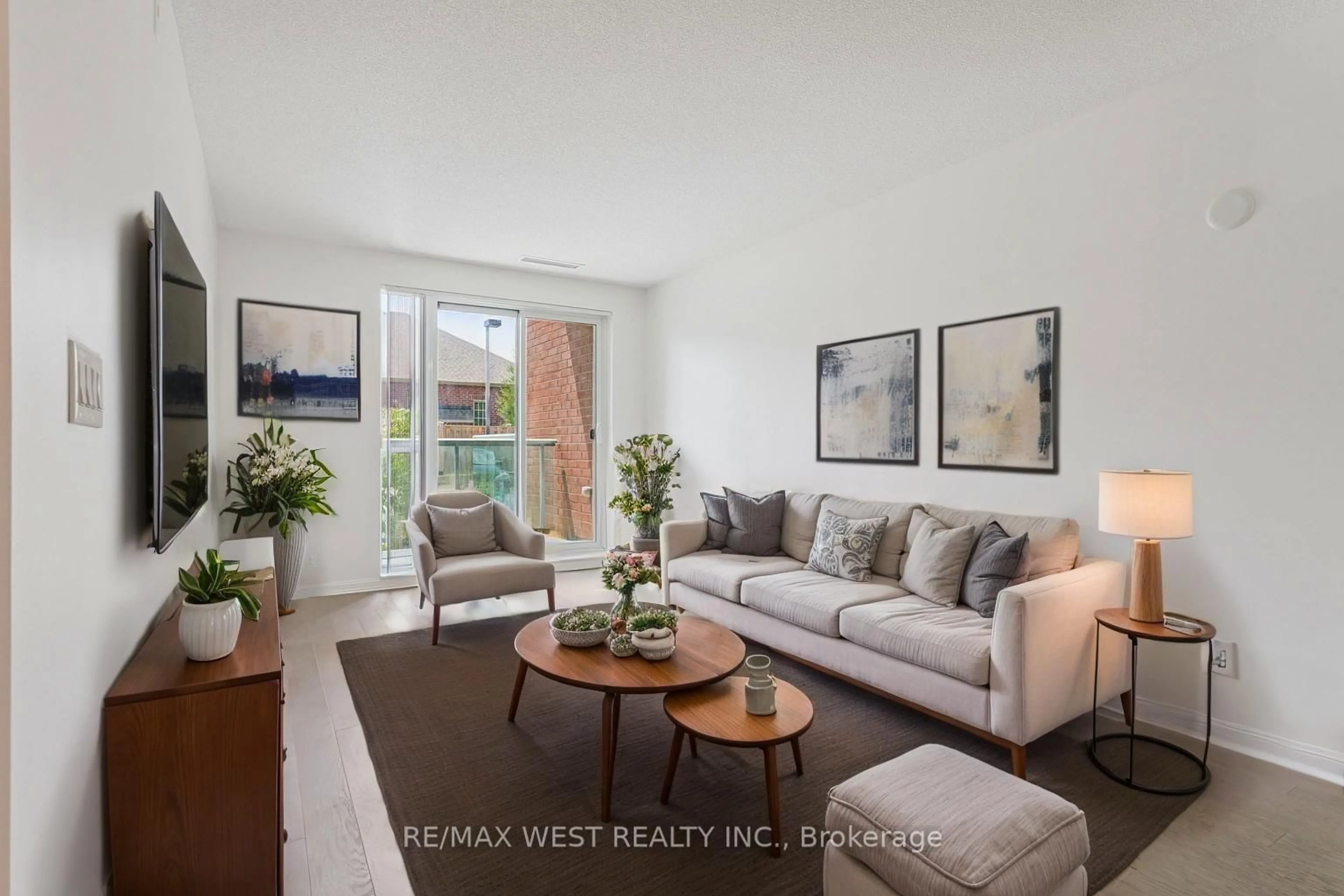 Living room with furniture, unknown for 50 Via Rosedale #117, Brampton Ontario L6R 3Z7