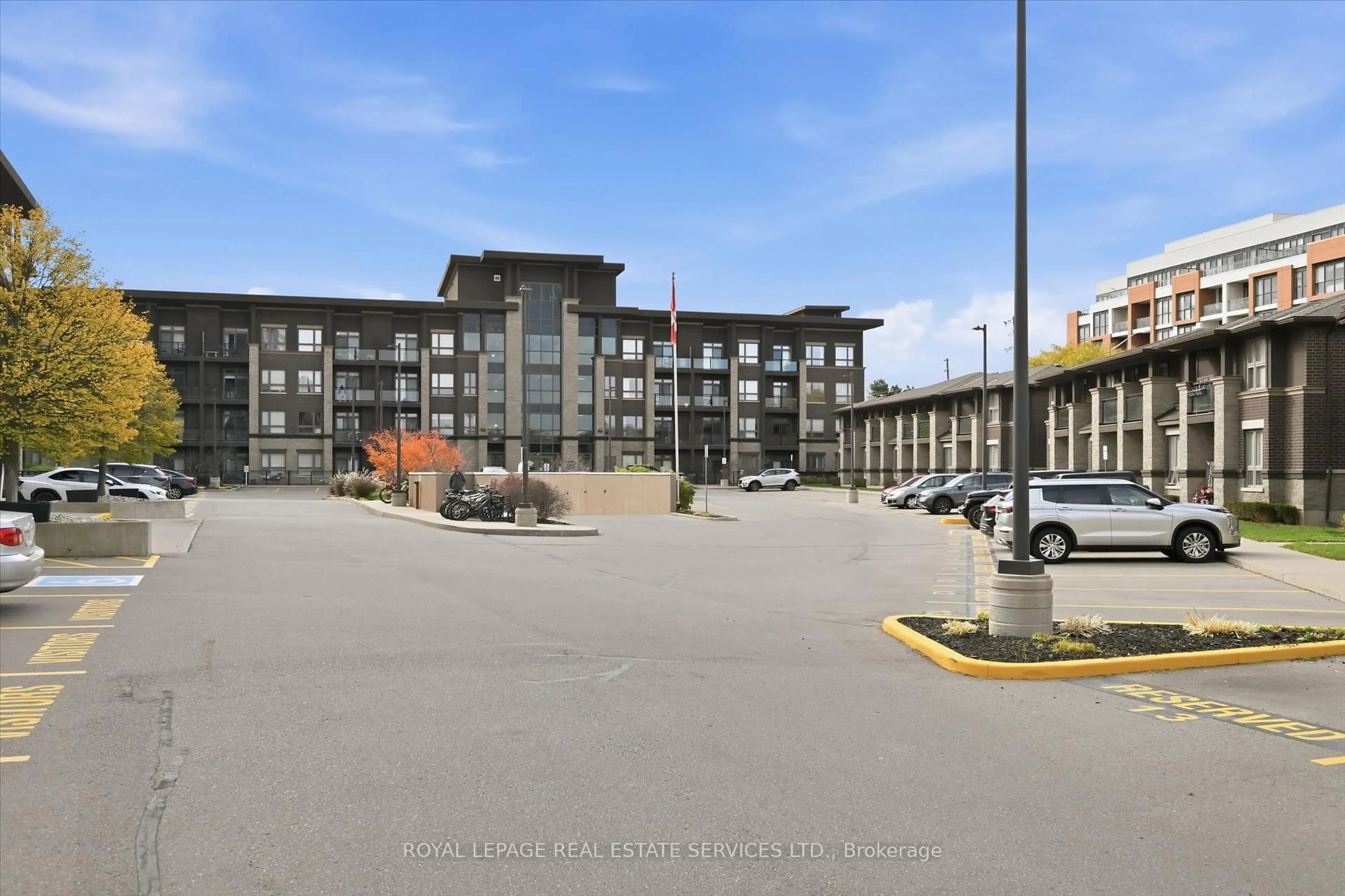 Patio, building for 5020 Corporate Dr #402, Burlington Ontario L7L 0H7