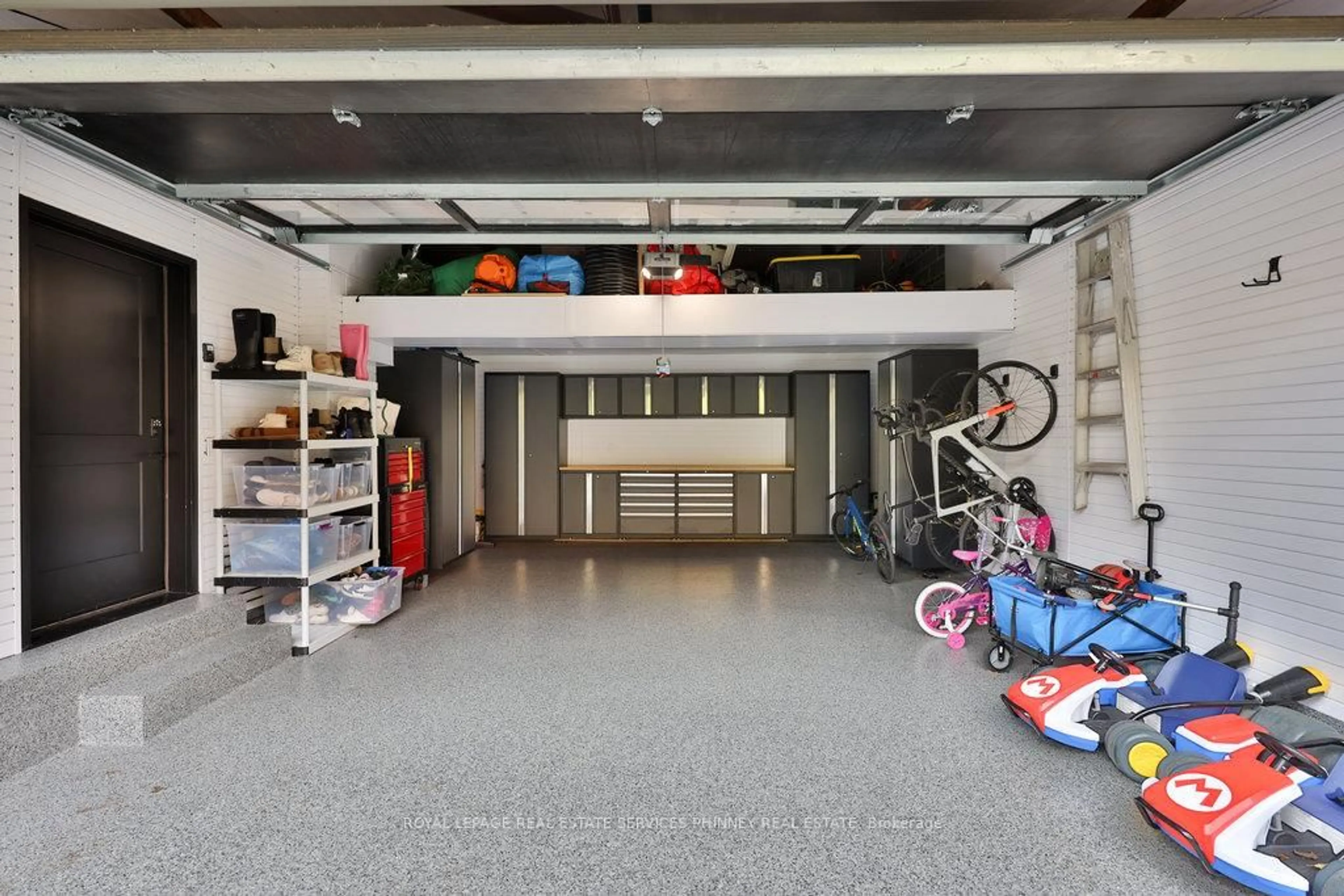 Indoor garage for 1489 MILDMAY Crt, Mississauga Ontario L5J 2H4