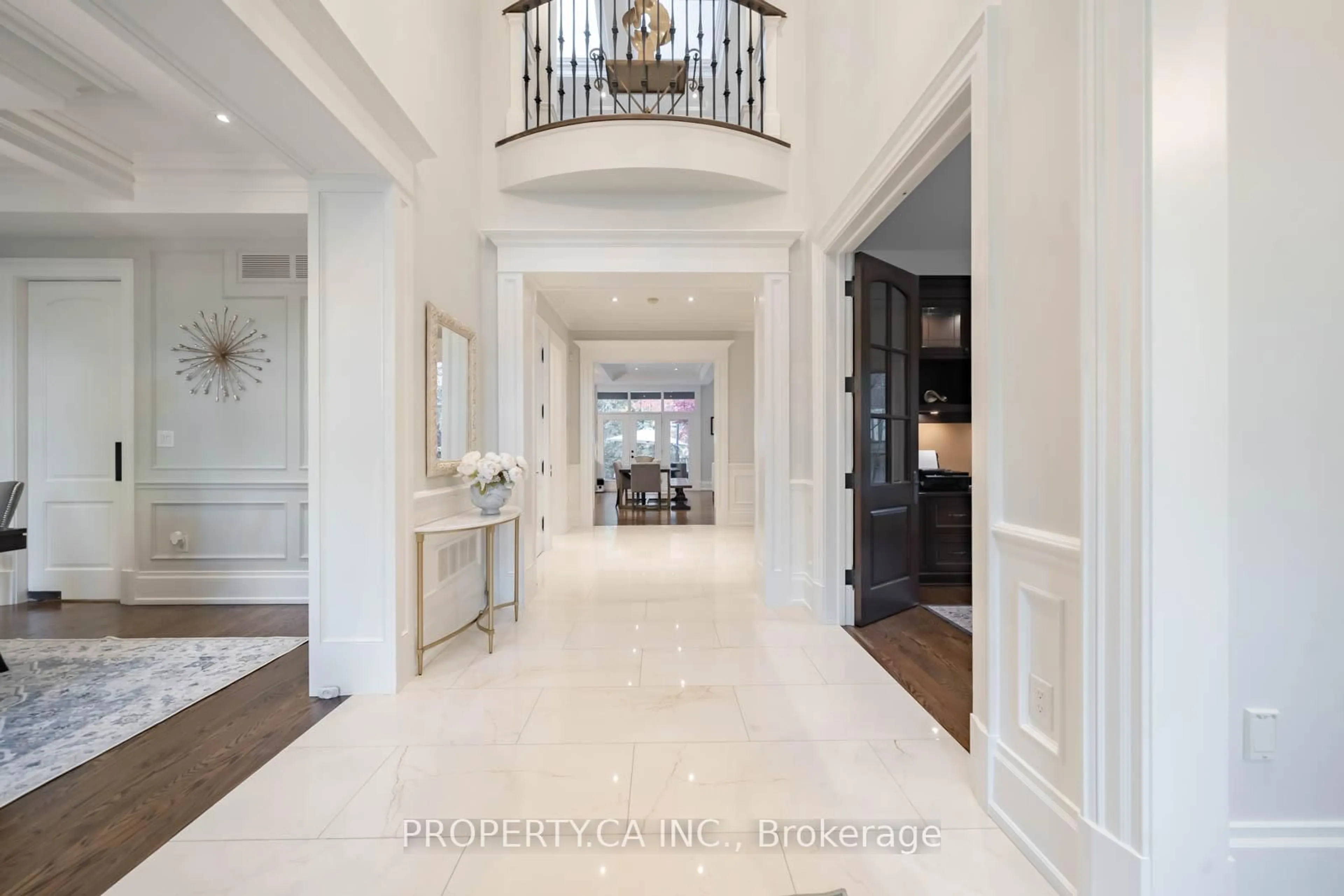 Indoor entryway for 224 Donnelly Dr, Mississauga Ontario L5G 2M4