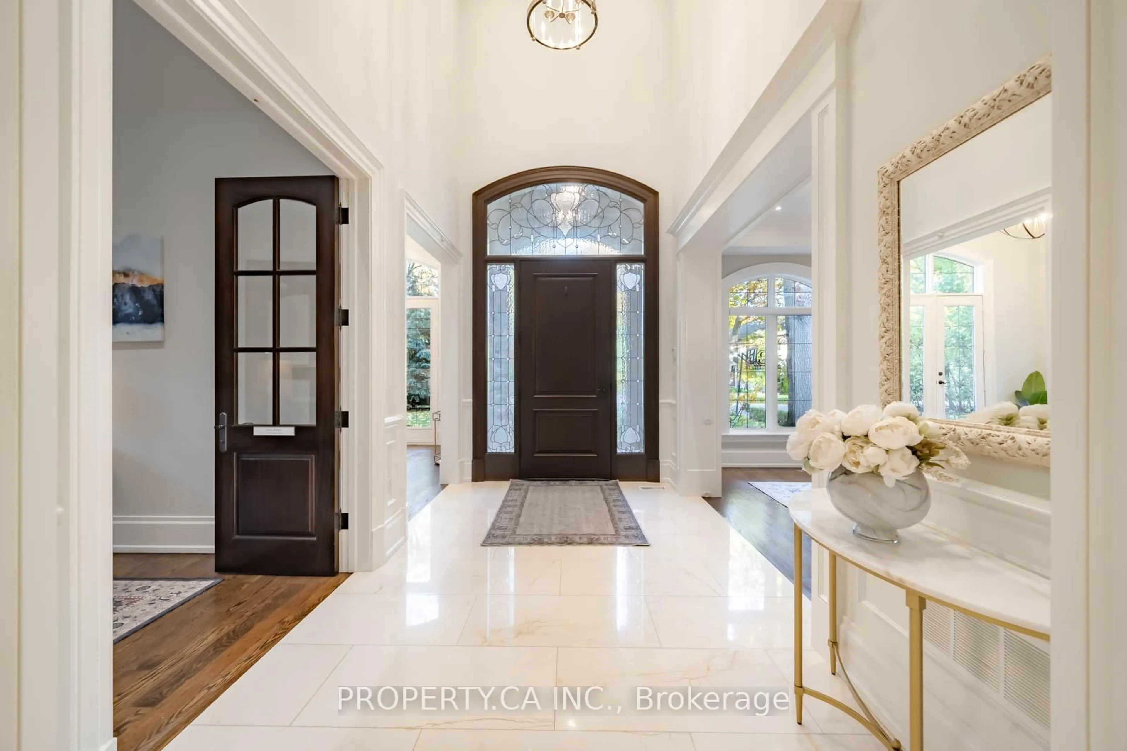 Indoor entryway for 224 Donnelly Dr, Mississauga Ontario L5G 2M4