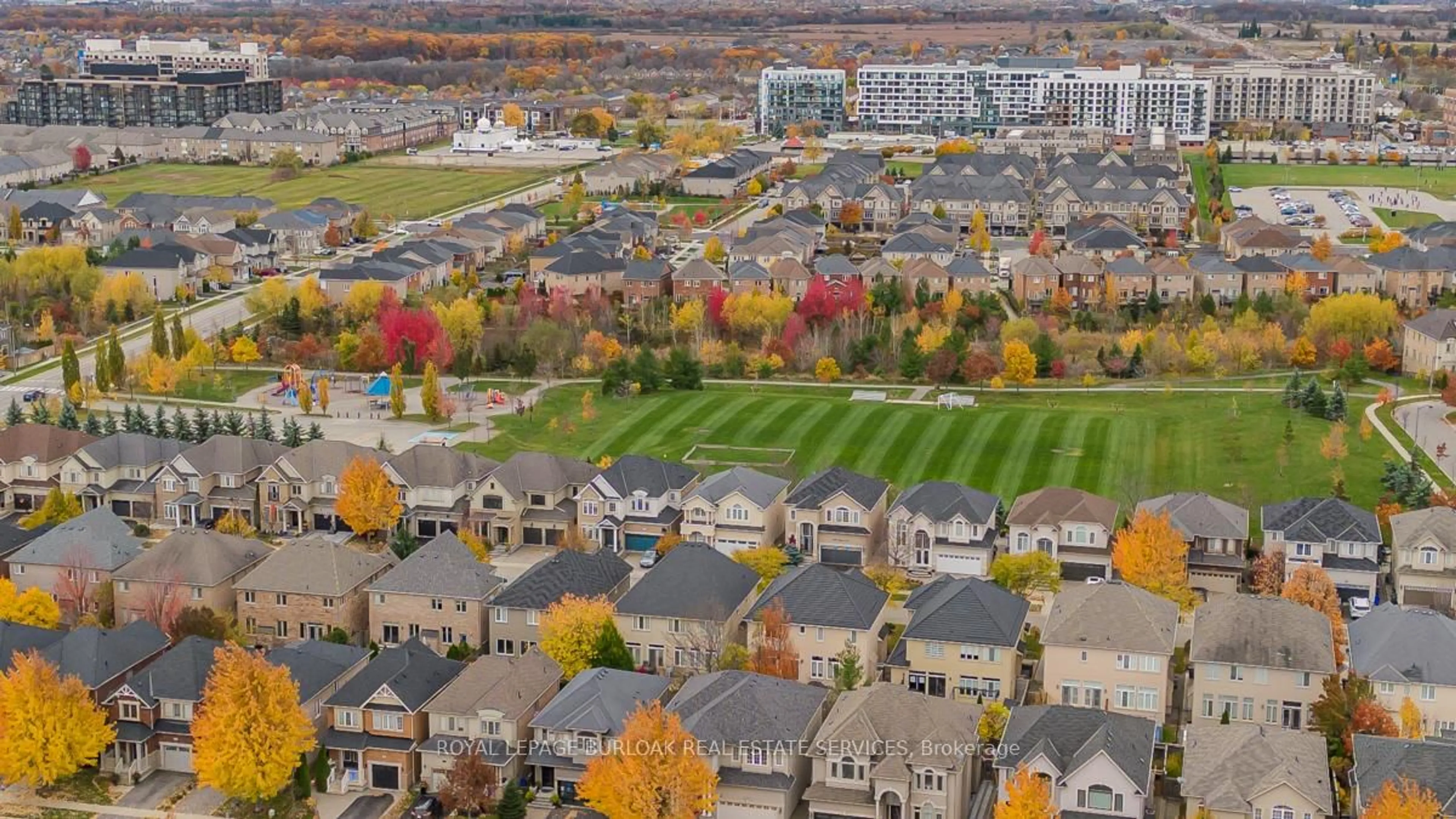 A pic from outside/outdoor area/front of a property/back of a property/a pic from drone, unknown for 2273 Blue Oak Circ, Oakville Ontario L6M 5J4