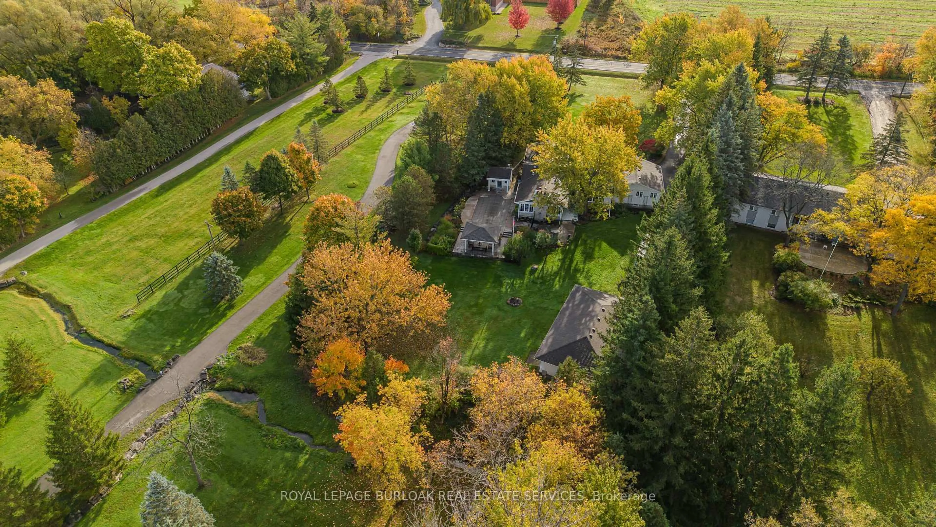 A pic from outside/outdoor area/front of a property/back of a property/a pic from drone, unknown for 3149 Britannia Rd, Burlington Ontario L7M 0R7