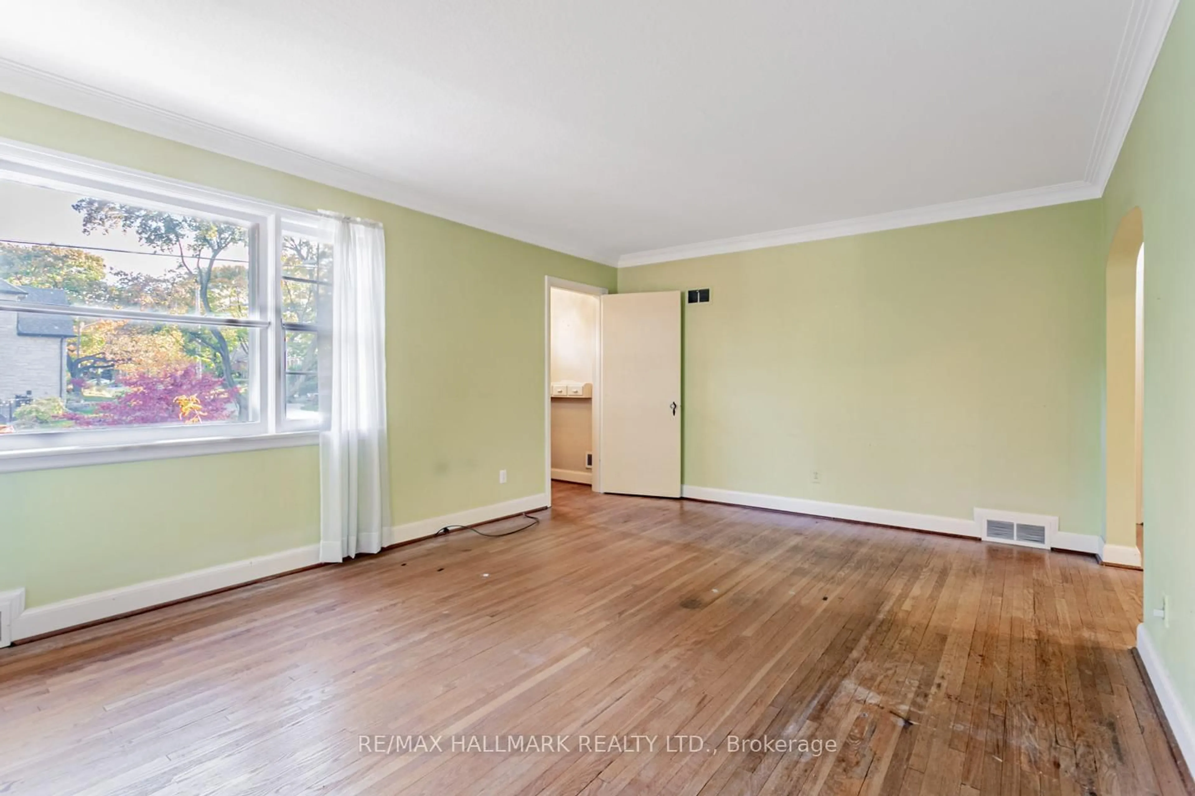 A pic of a room for 56 Delroy Dr, Toronto Ontario M8Y 1N2