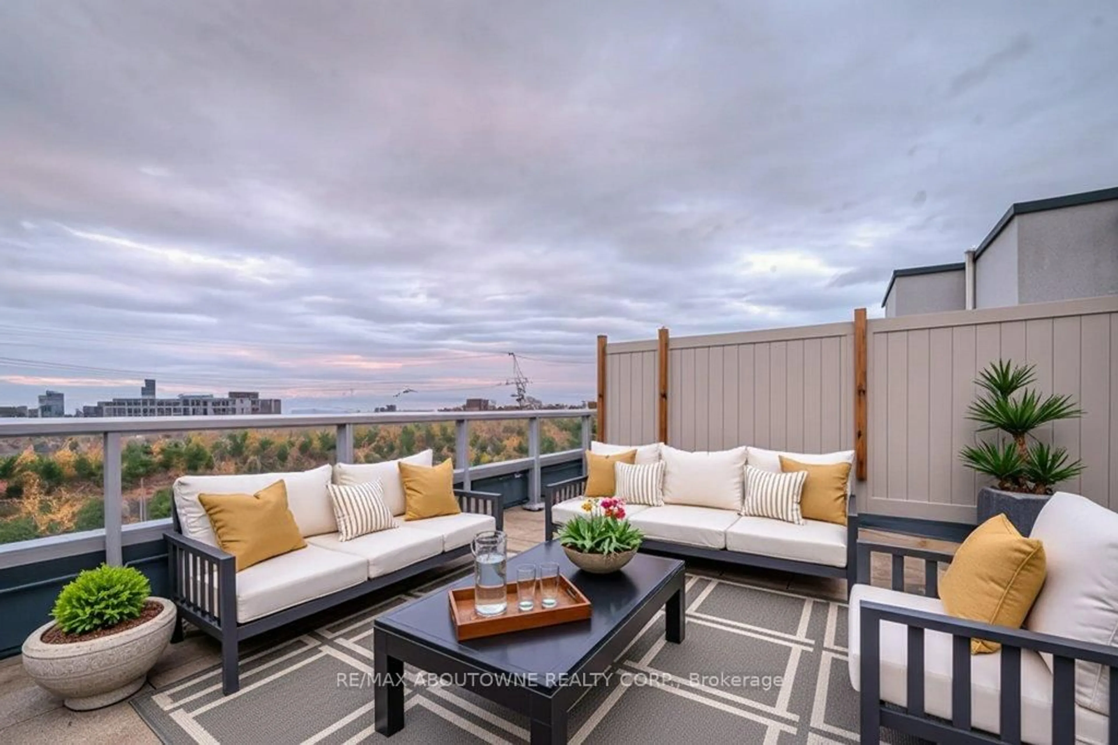 Patio, water/lake/river/ocean view for 3078 Sixth Line #321, Oakville Ontario L6M 1P8