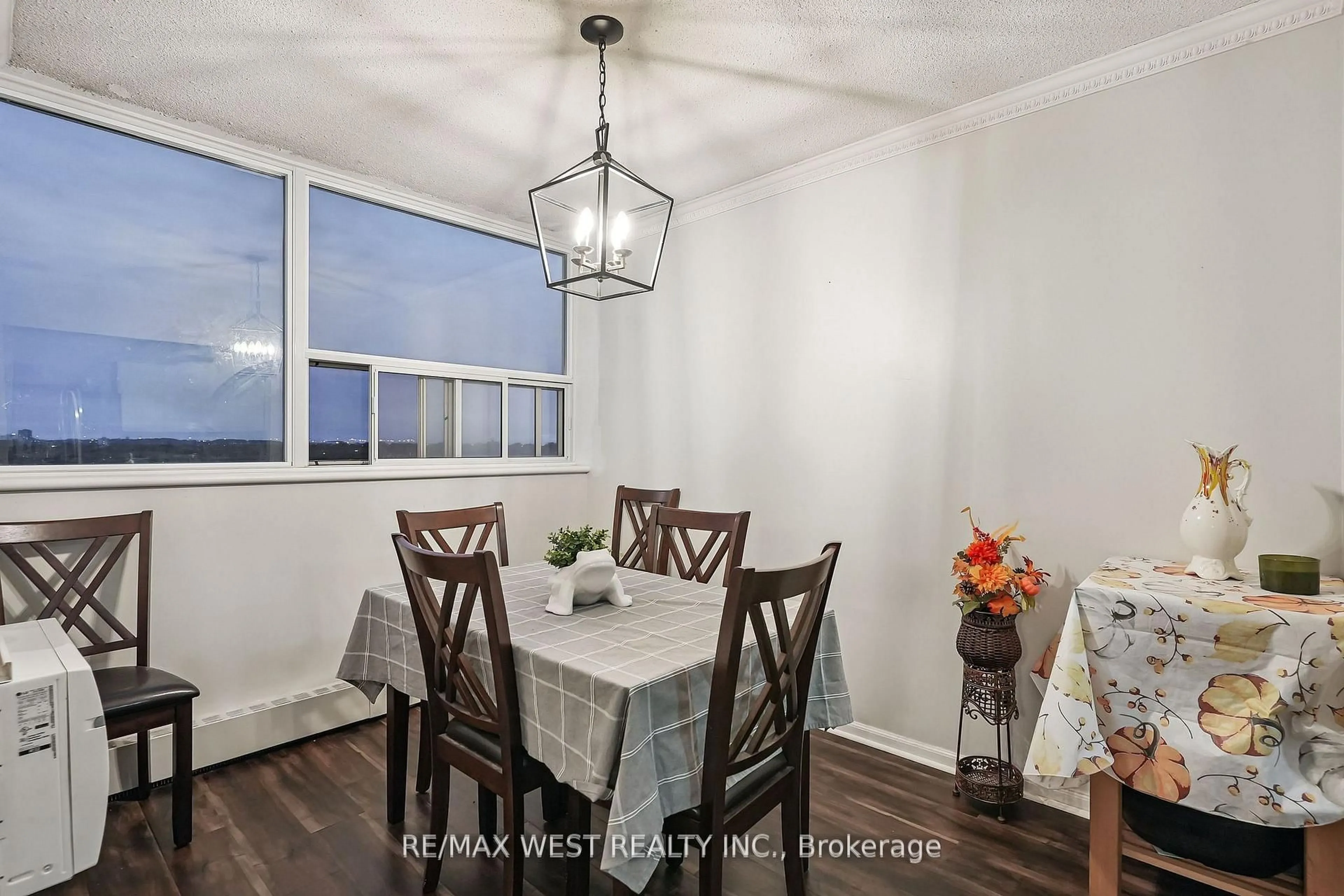 Dining room, wood/laminate floor for 530 Lolita Gdns #1203, Mississauga Ontario L5A 3T2