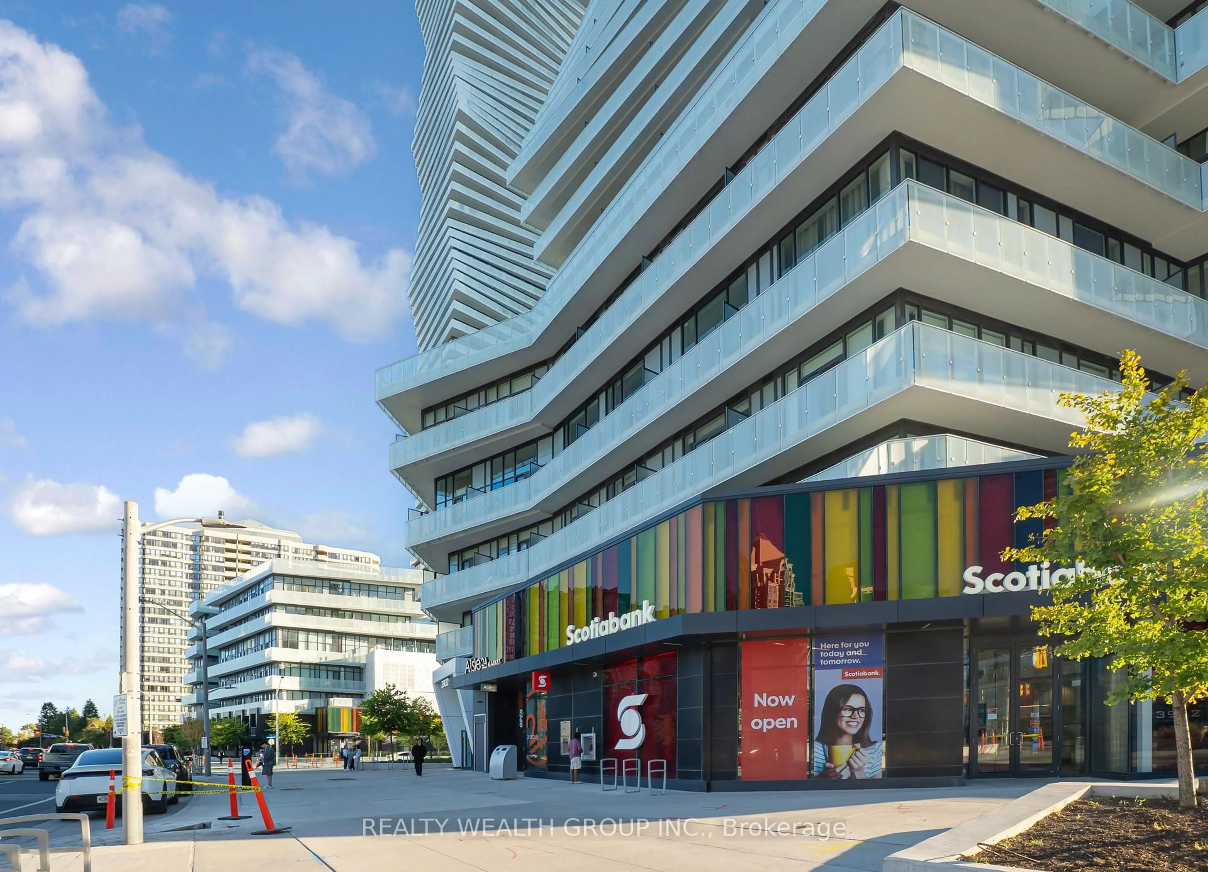 Indoor foyer for 3900 Confederation Pkwy #3911, Mississauga Ontario L5B 0M3