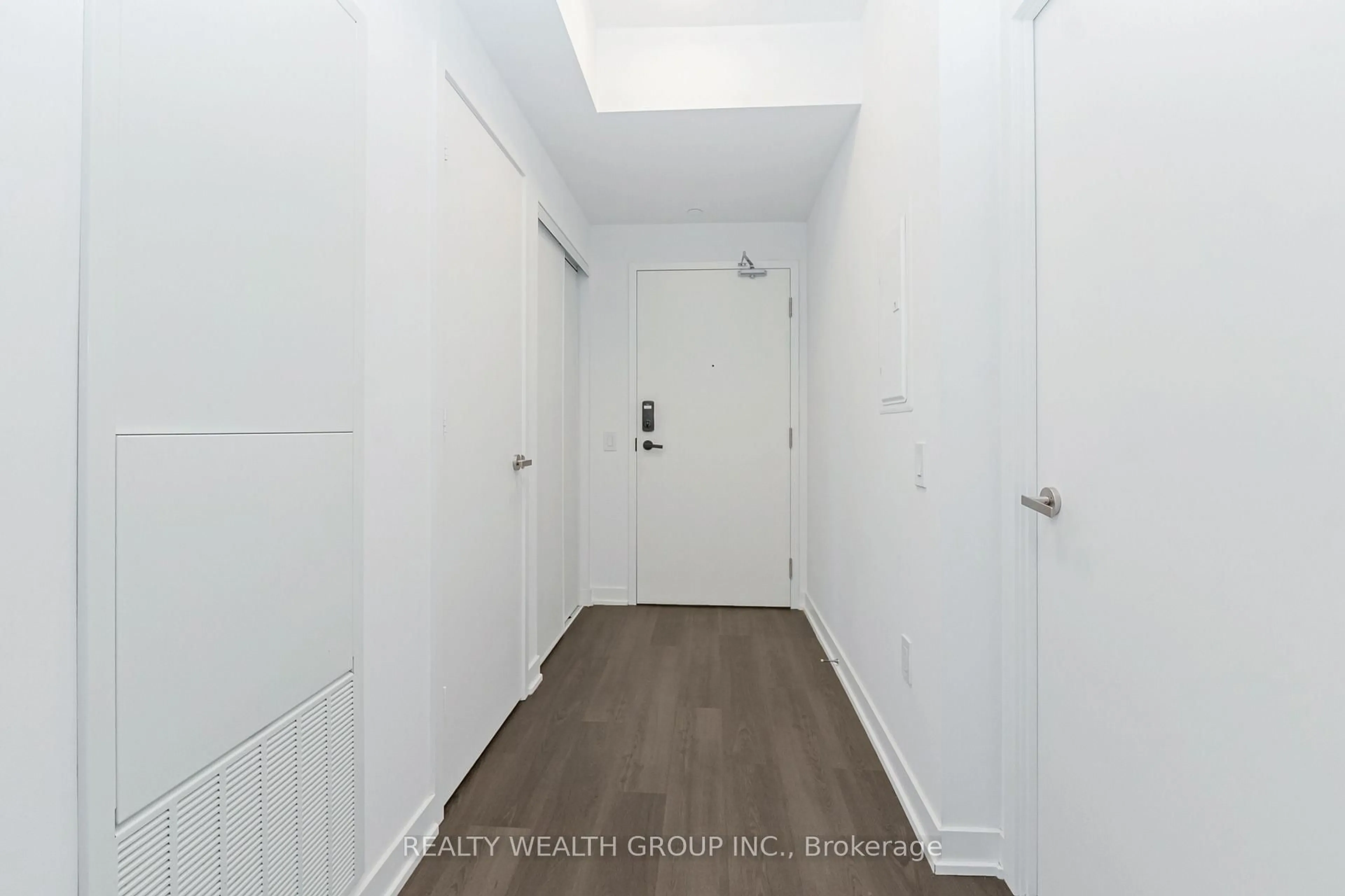 Unknown for 3900 Confederation Pkwy #3911, Mississauga Ontario L5B 0M3