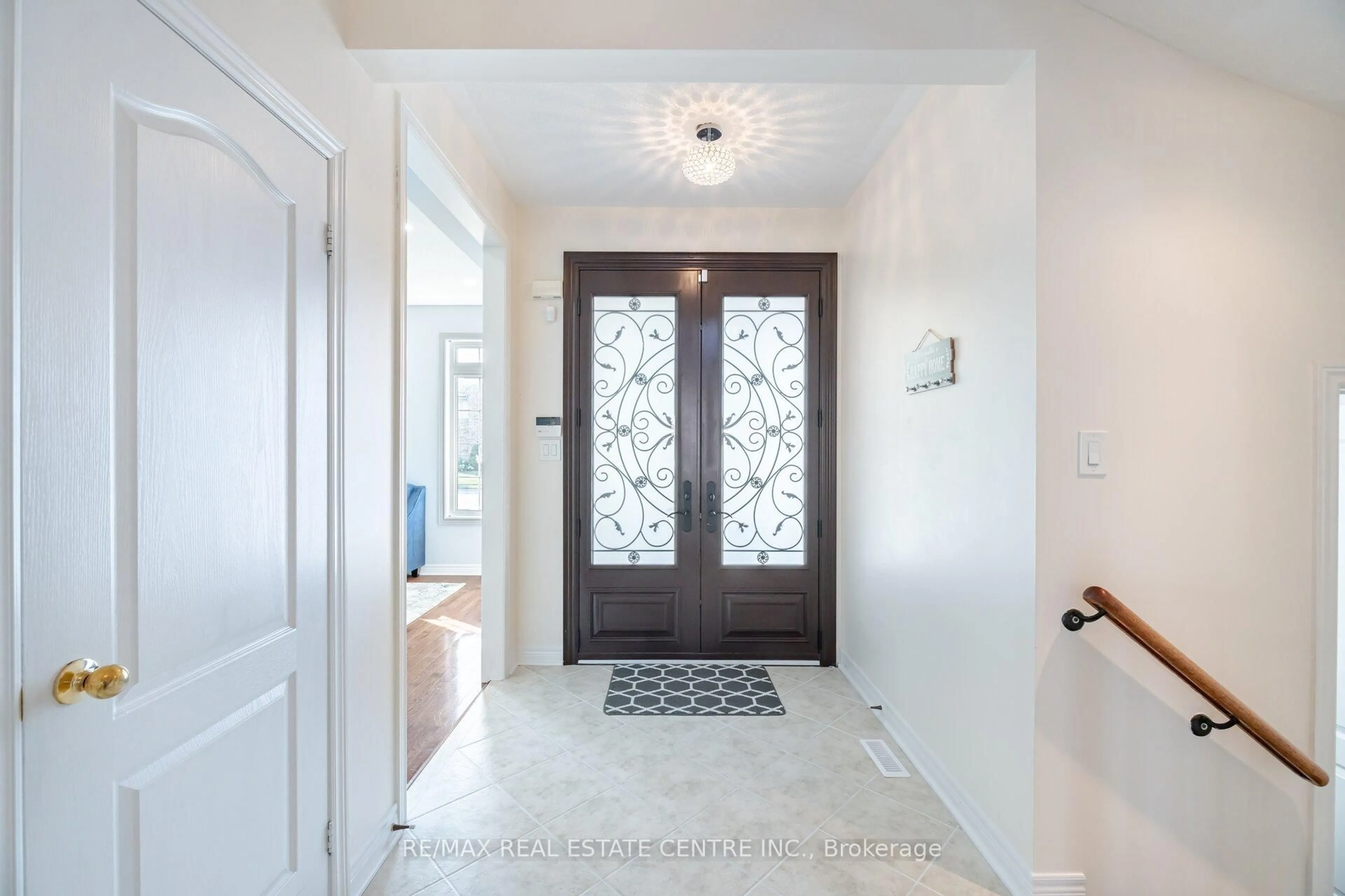 Indoor entryway for 7 Prince Edward Blvd, Brampton Ontario L6P 2E1