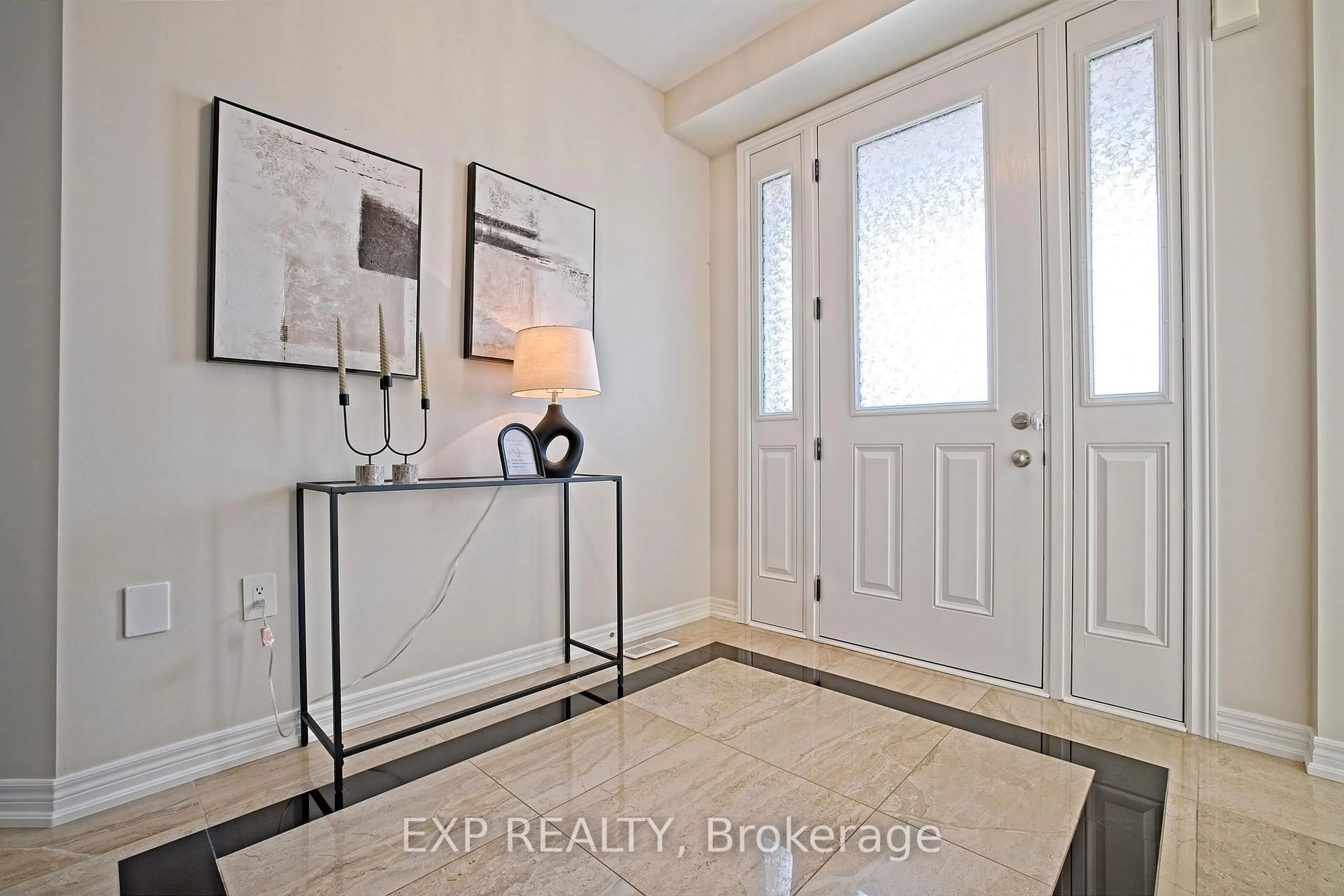 Indoor entryway for 520 Dougall Ave, Caledon Ontario L7C 3Y8