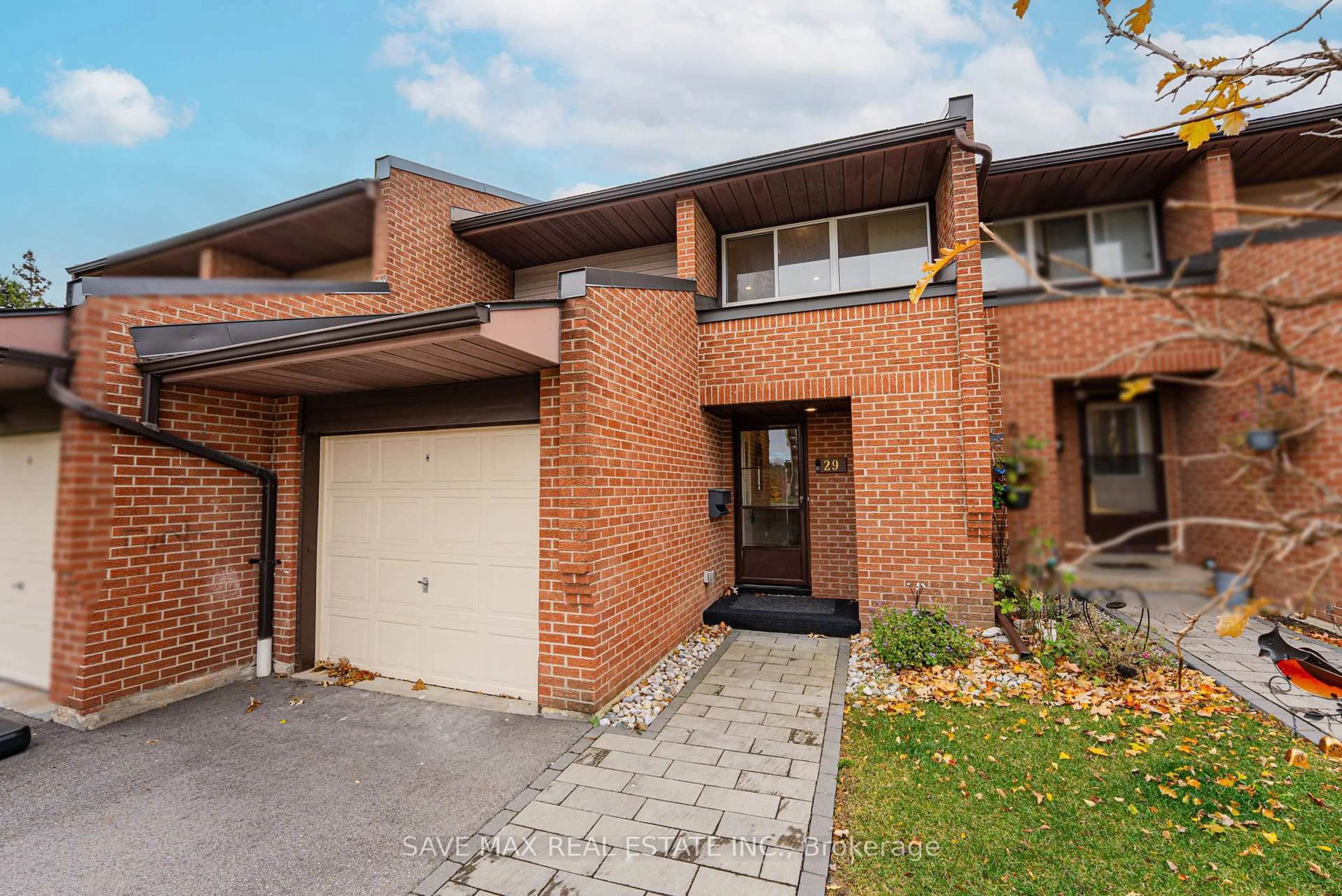 Home with brick exterior material, street for 2301 Derry Rd #29, Mississauga Ontario L5N 2R4