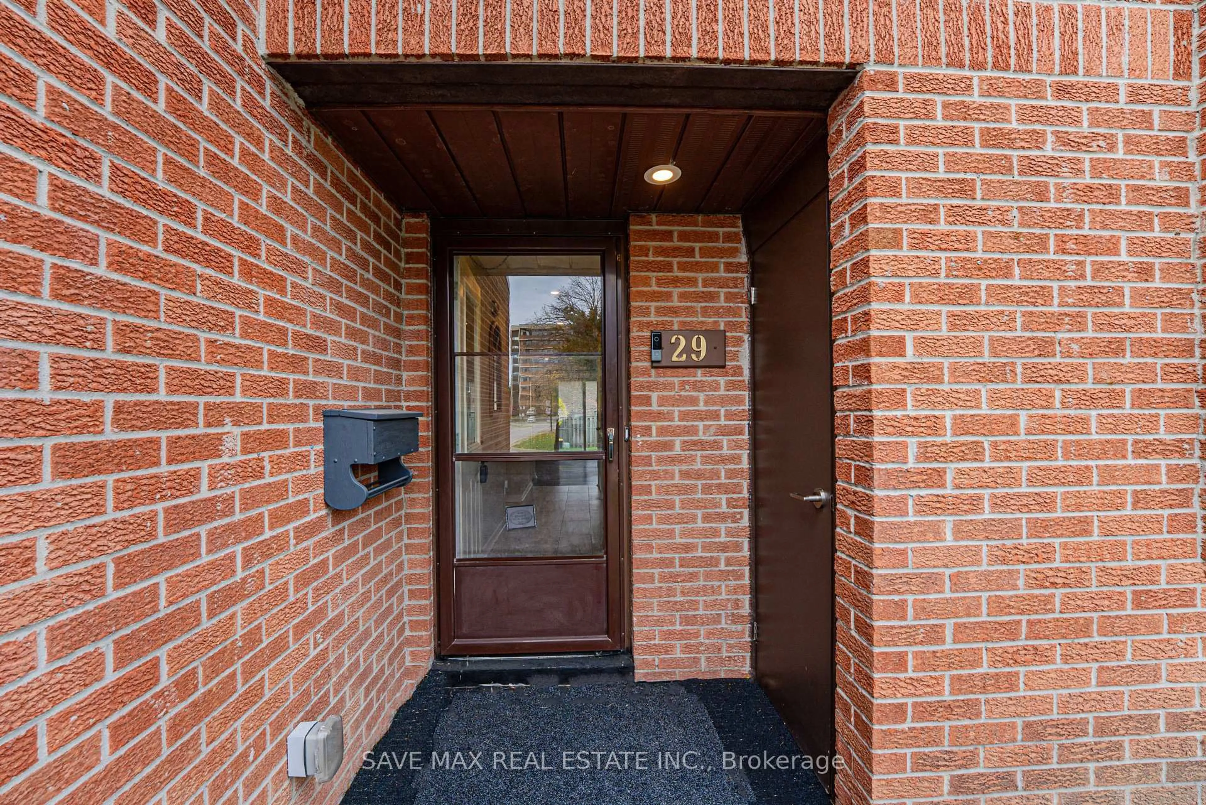 Indoor entryway for 2301 Derry Rd #29, Mississauga Ontario L5N 2R4