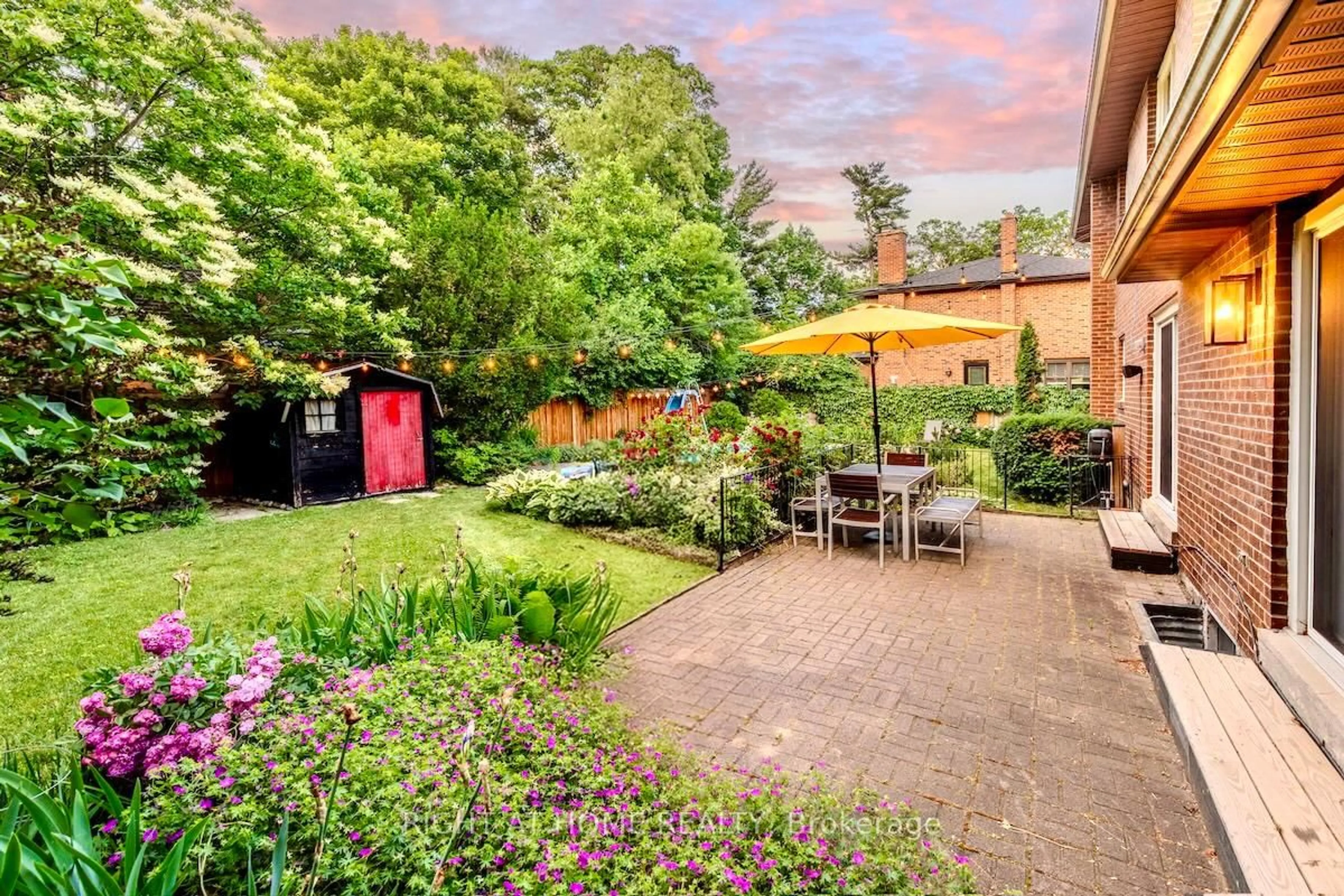 Patio, street for 1456 Ballyclare Dr, Mississauga Ontario L5C 1J5