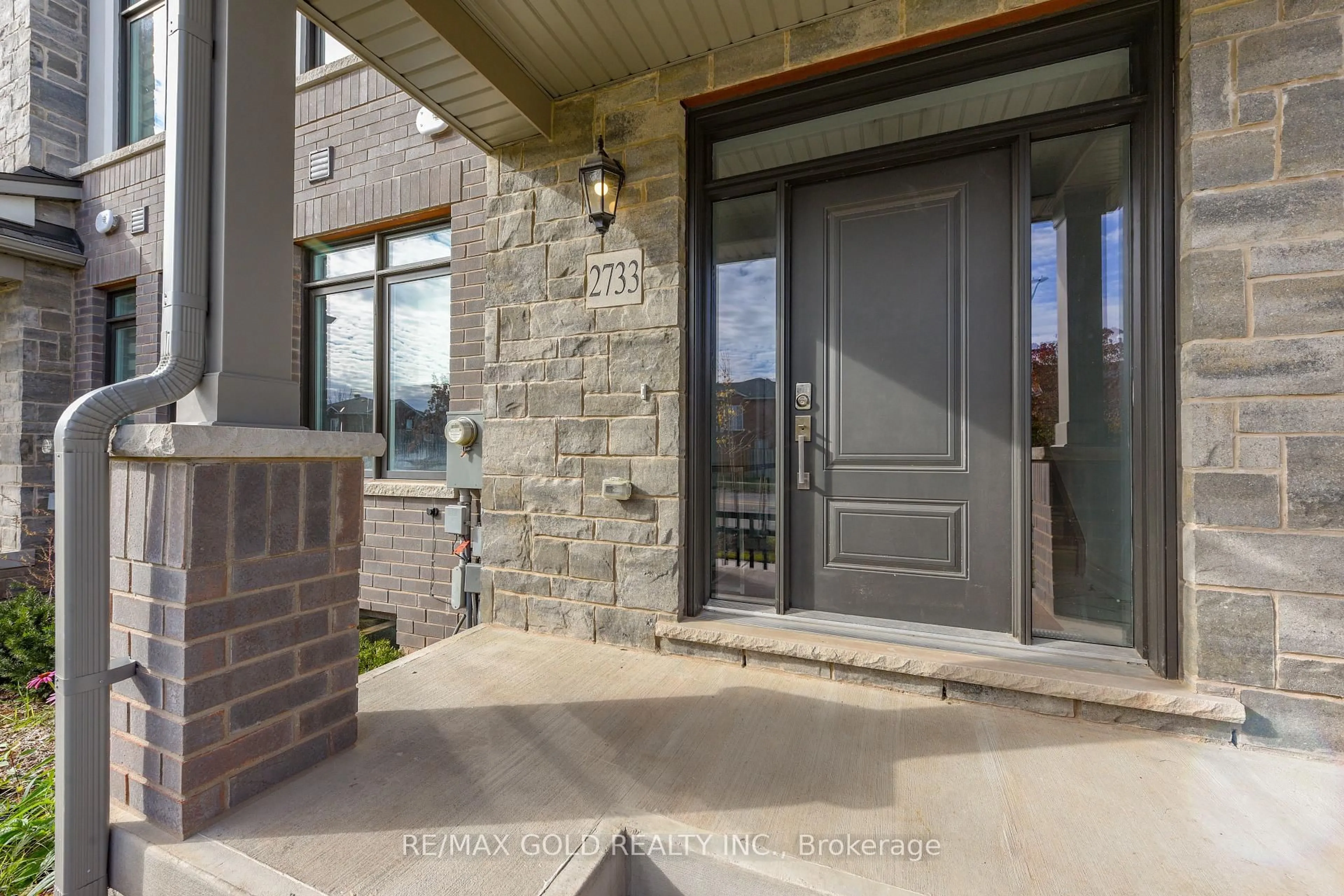 Indoor entryway for 2733 Westoak Tr, Oakville Ontario L6M 5T1
